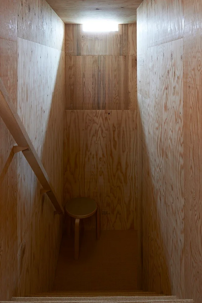 The Renovation of Kuzuha House, Yasutaka Kondo + Yoshiaki Nagasaka + Mamoru Nanba, Lighting, Chair