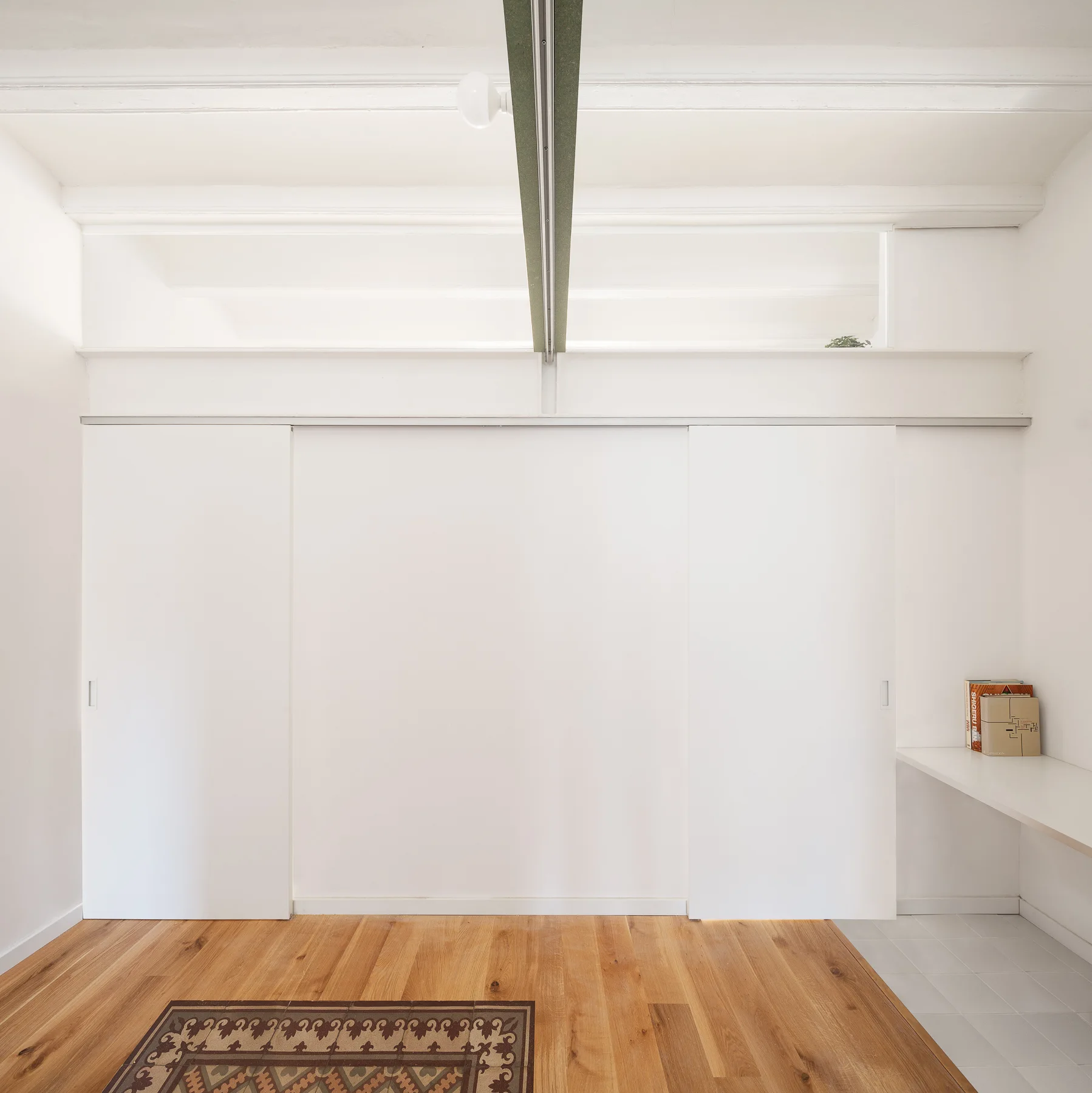 Apartment Renovation in Sants, midori arquitectura, Interior, Wood, Beam