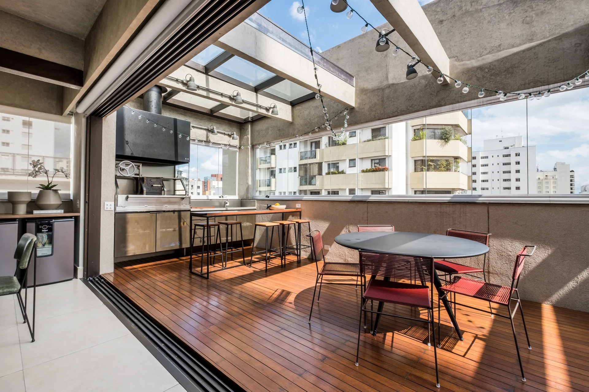 Duplex Curve, Mandarina Arquitetura, Interior, Kitchen, Wood, Glass