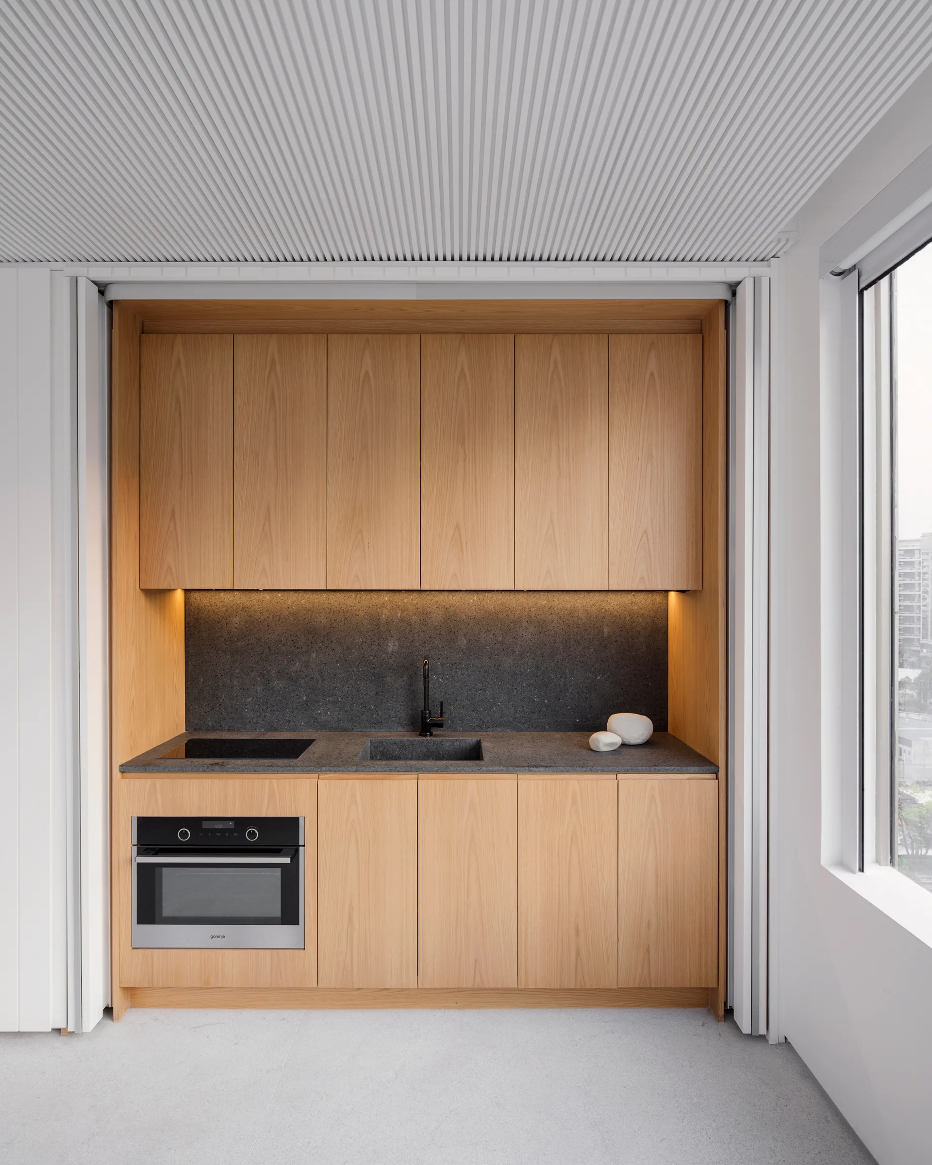 33 Apartment, Soek Arquitetura, Interior, Kitchen, Countertop, Windows