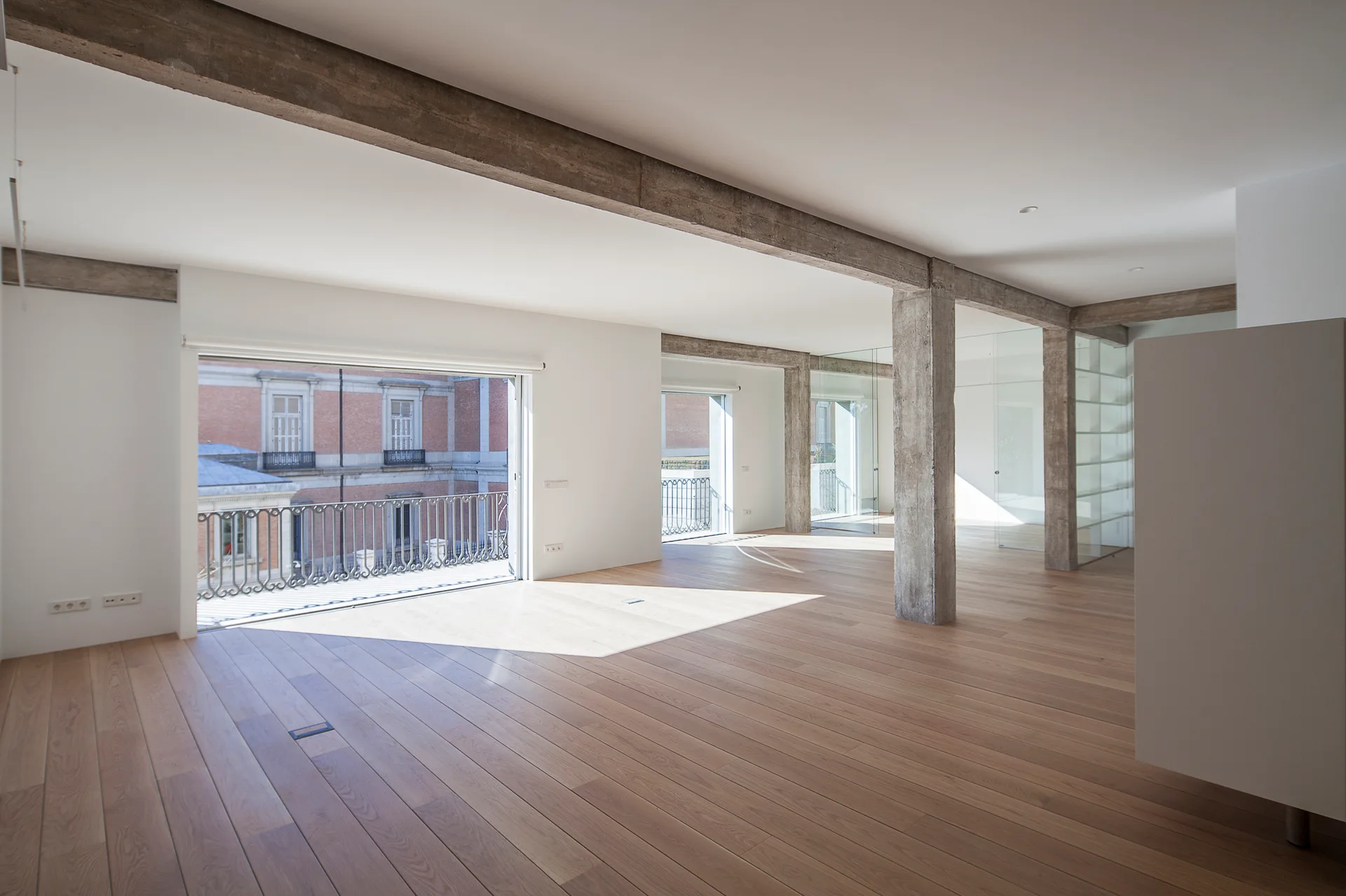 A House between a Museum and a Kitchen