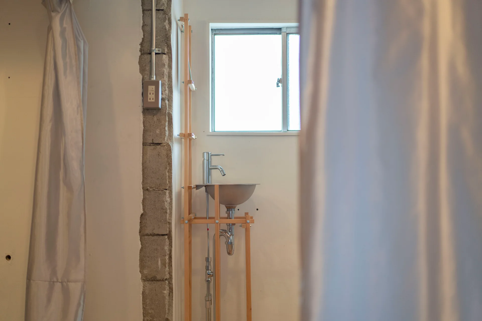 FACTORESIDENSE, Keisuke Kawabe Architecture Office, Interior, Bathroom, Windows, Door
