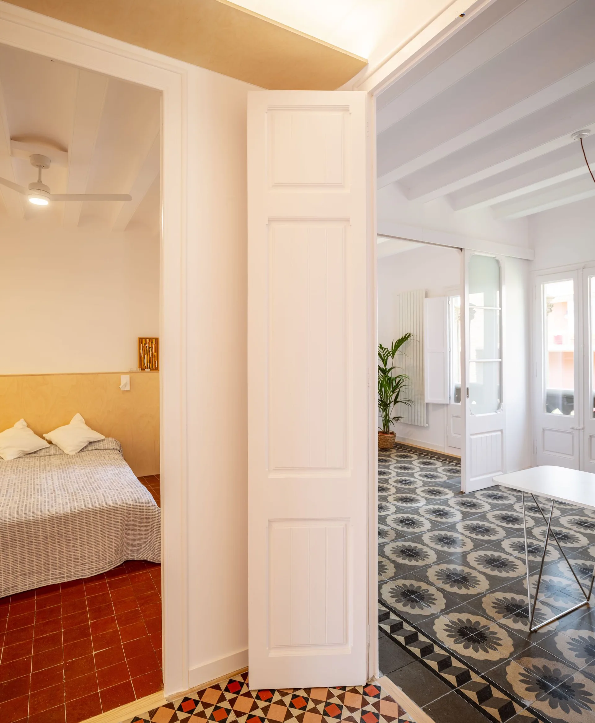 Apartment Renovation in Sants, Parramon + Tahull Arquitectes, Interior, Bedroom, Beam