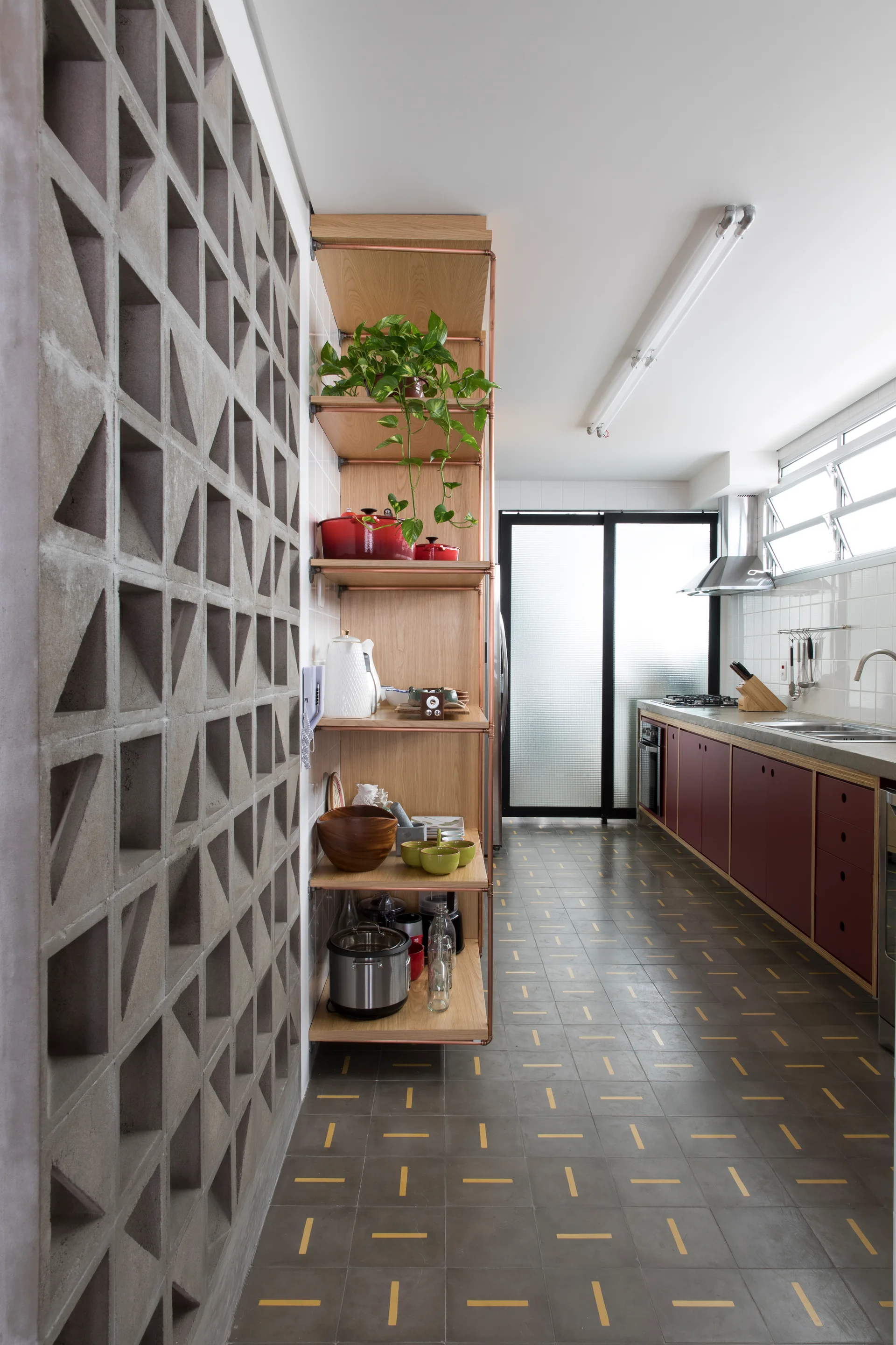 Apartment of Vergalhões, Peninsula Arquitetura, Interior, Kitchen, Lighting, Countertop, Shelving, Windows