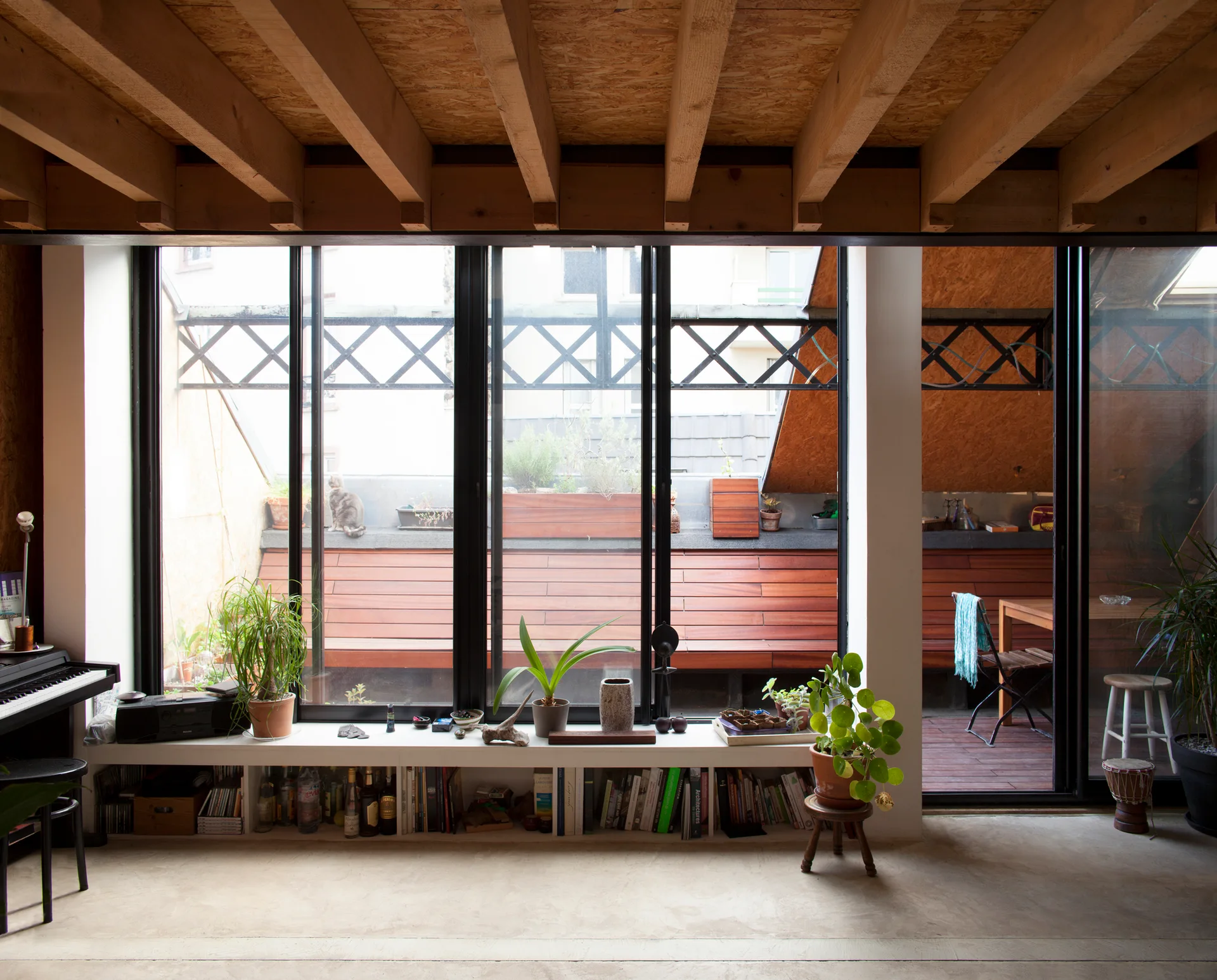 House and Workshop in Former Factory, CAIROS Architecture et Paysage, Windows, Table, Beam