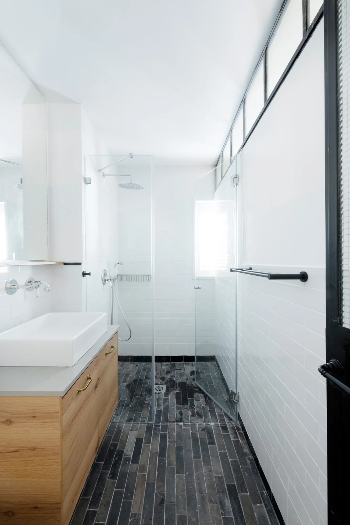 A functional Family Apartment, RUST architects, Sink, Bathroom, Windows, Bathtub