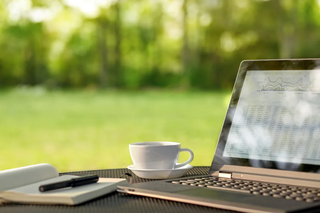Stay More Productive With Smart Summer Decorating Ideas For Any Workspace
