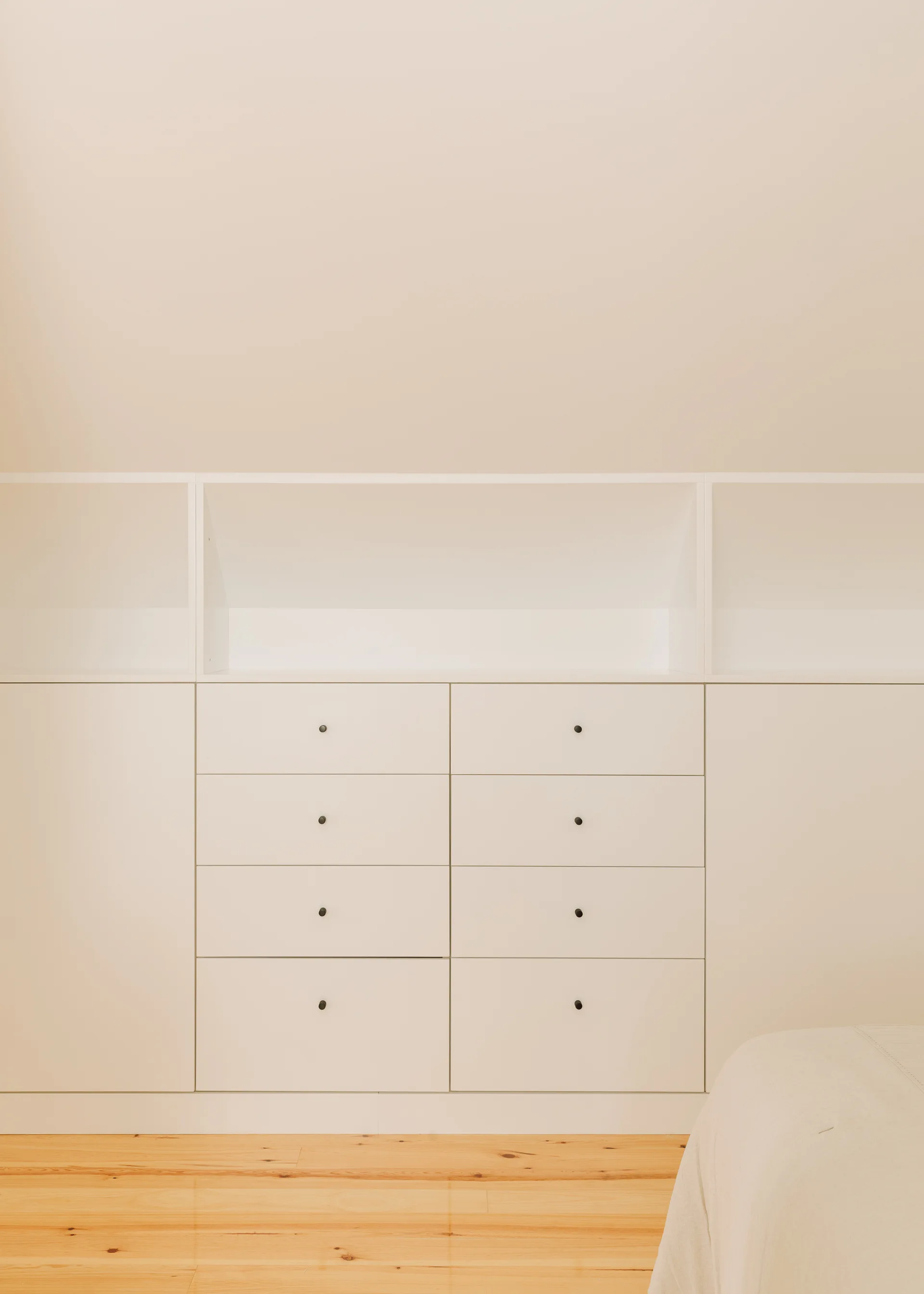 Casa do Arco Apartment, ArquitecturaViva, Interior, Closet, Shelving