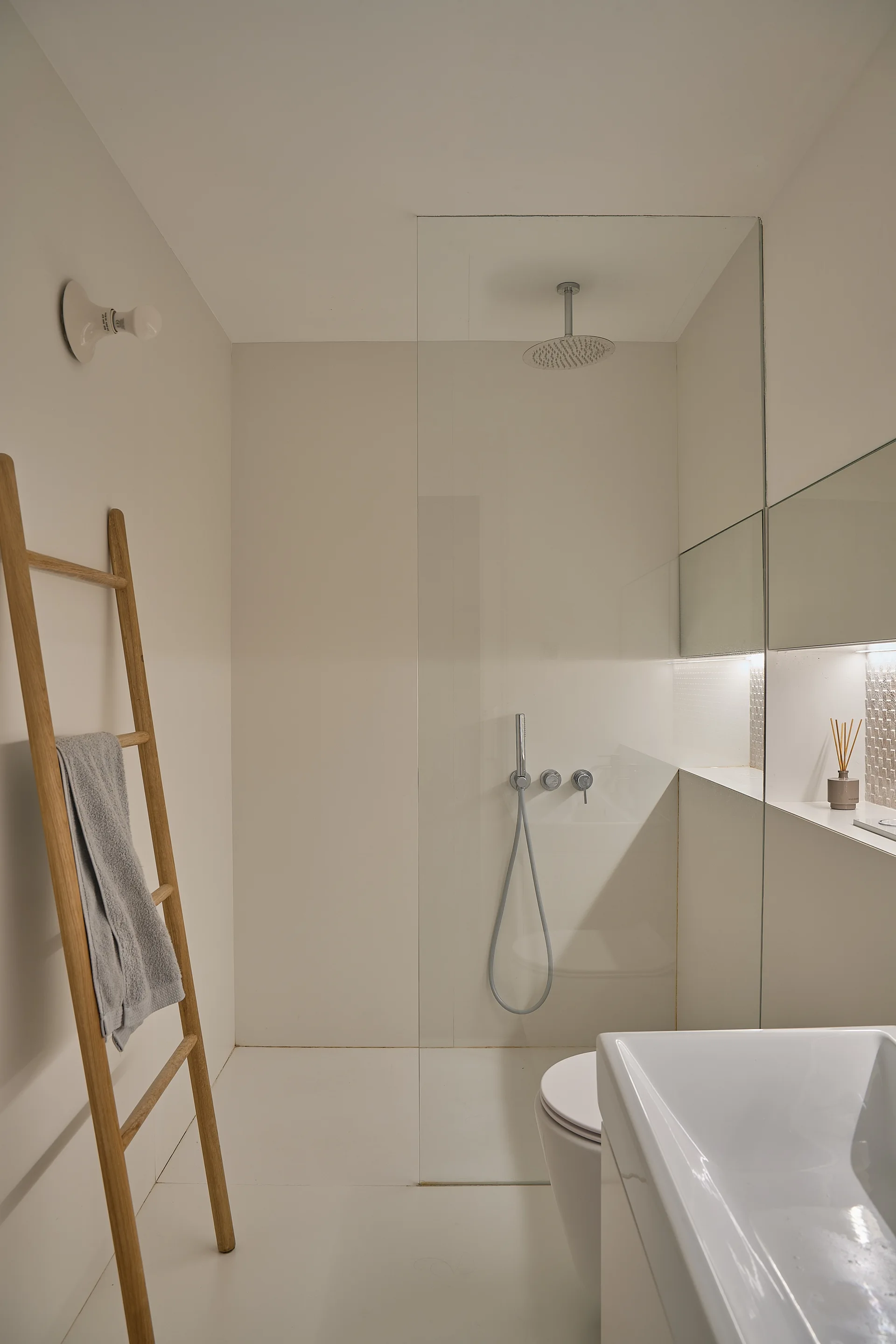 D. Carlos I Apartment, CFarquitetos, Interior, Bathroom, Bathtub, Shower