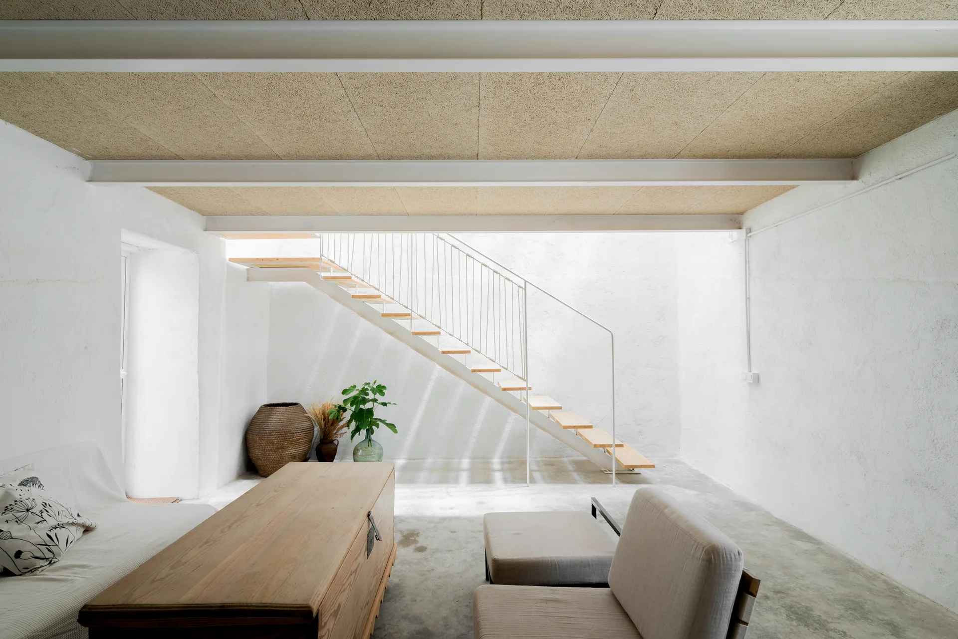 Barn Rehabilitation in a House, G+F Arquitectos, Interior, Living Room, Stairs