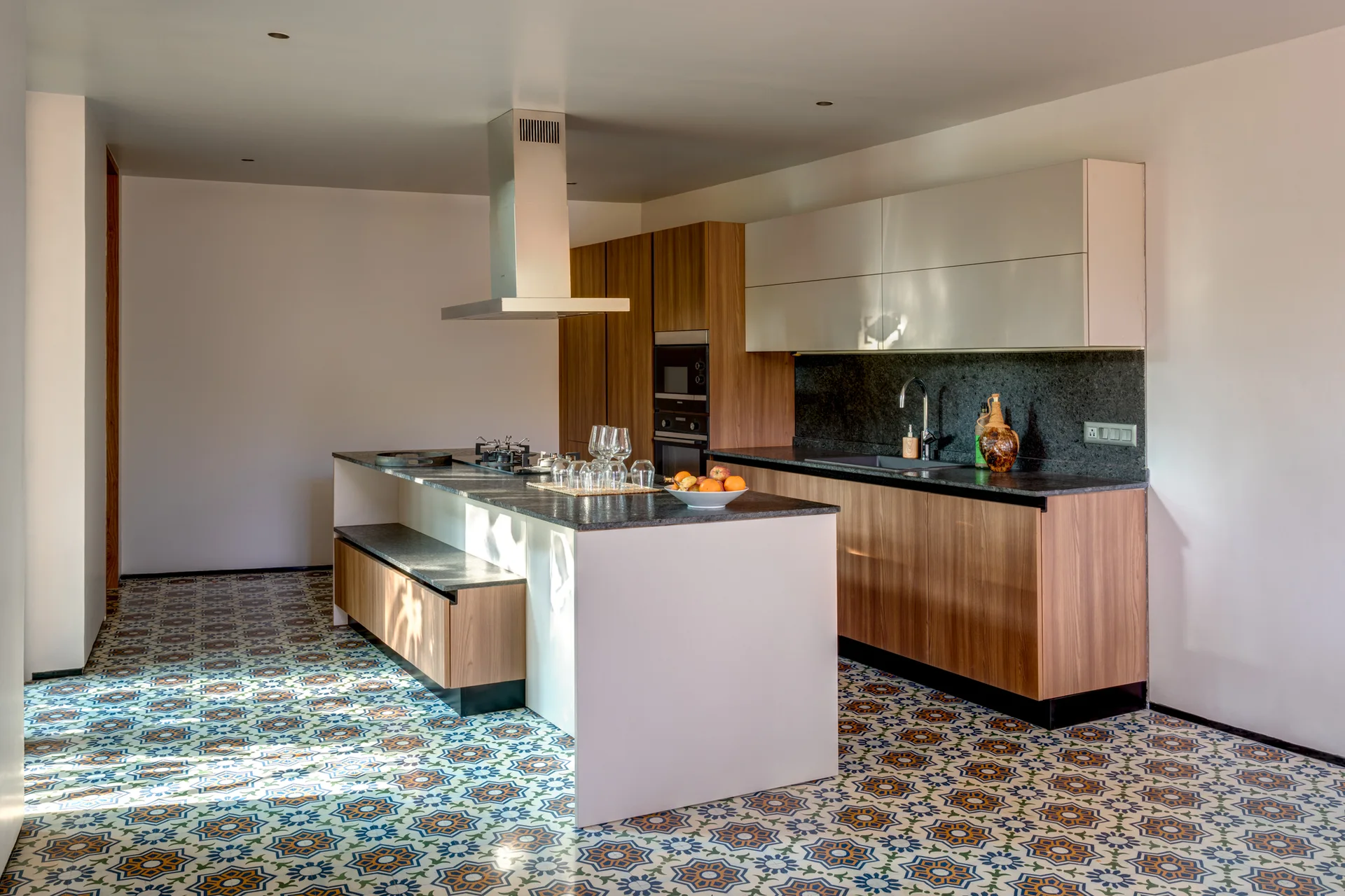 Earth House, SAV Architecture + Design, Interior, Kitchen, Countertop, Chair