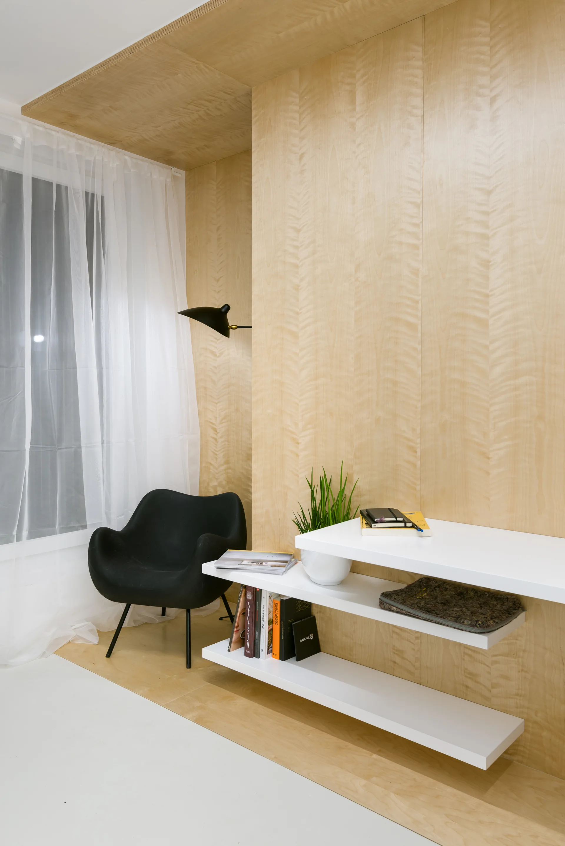 Duplex in Kurkowa, 3XA, Table, Chair