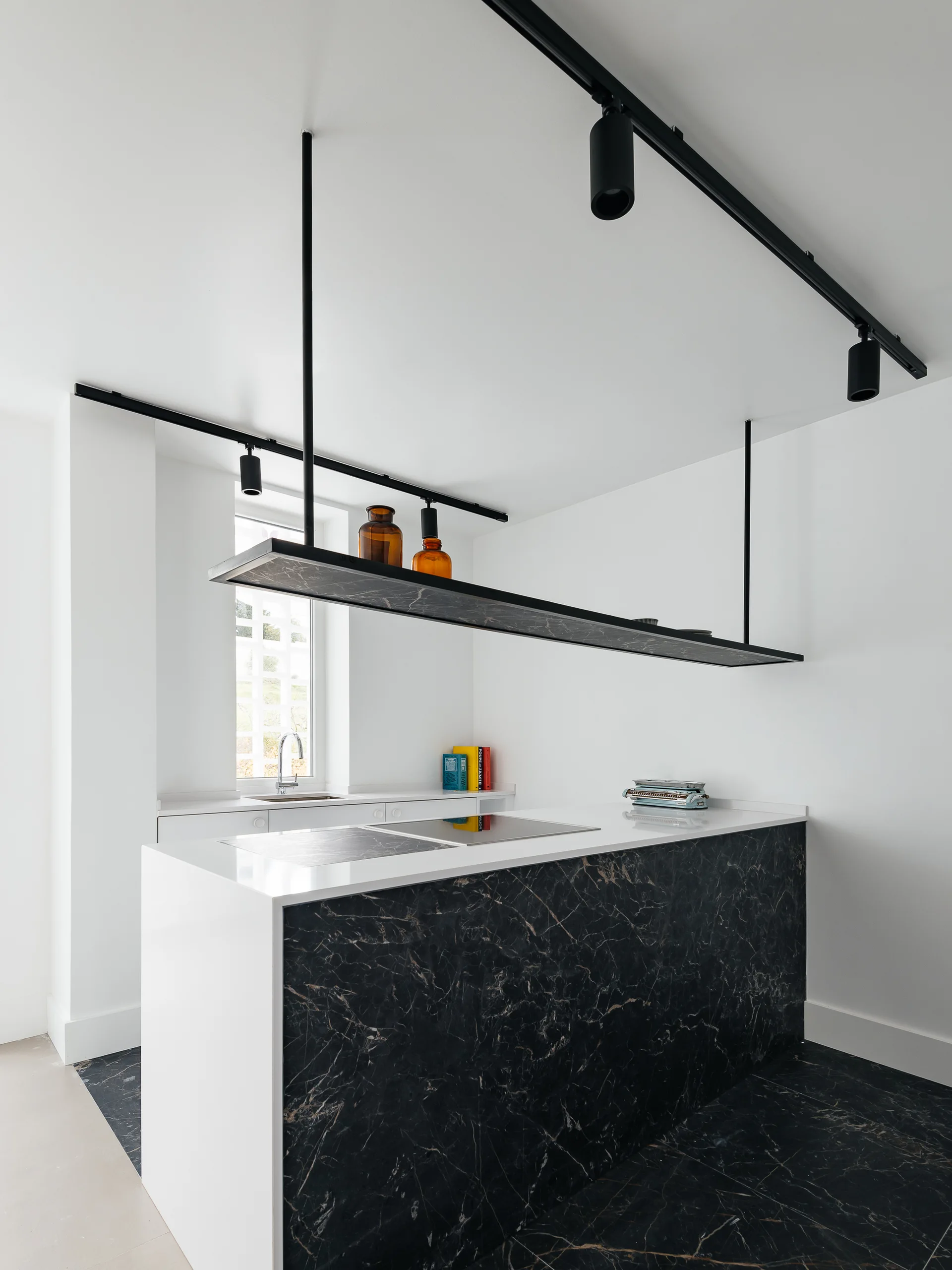 Apartment in Restelo, Atelier Pupa, Interior, Kitchen, Shelving