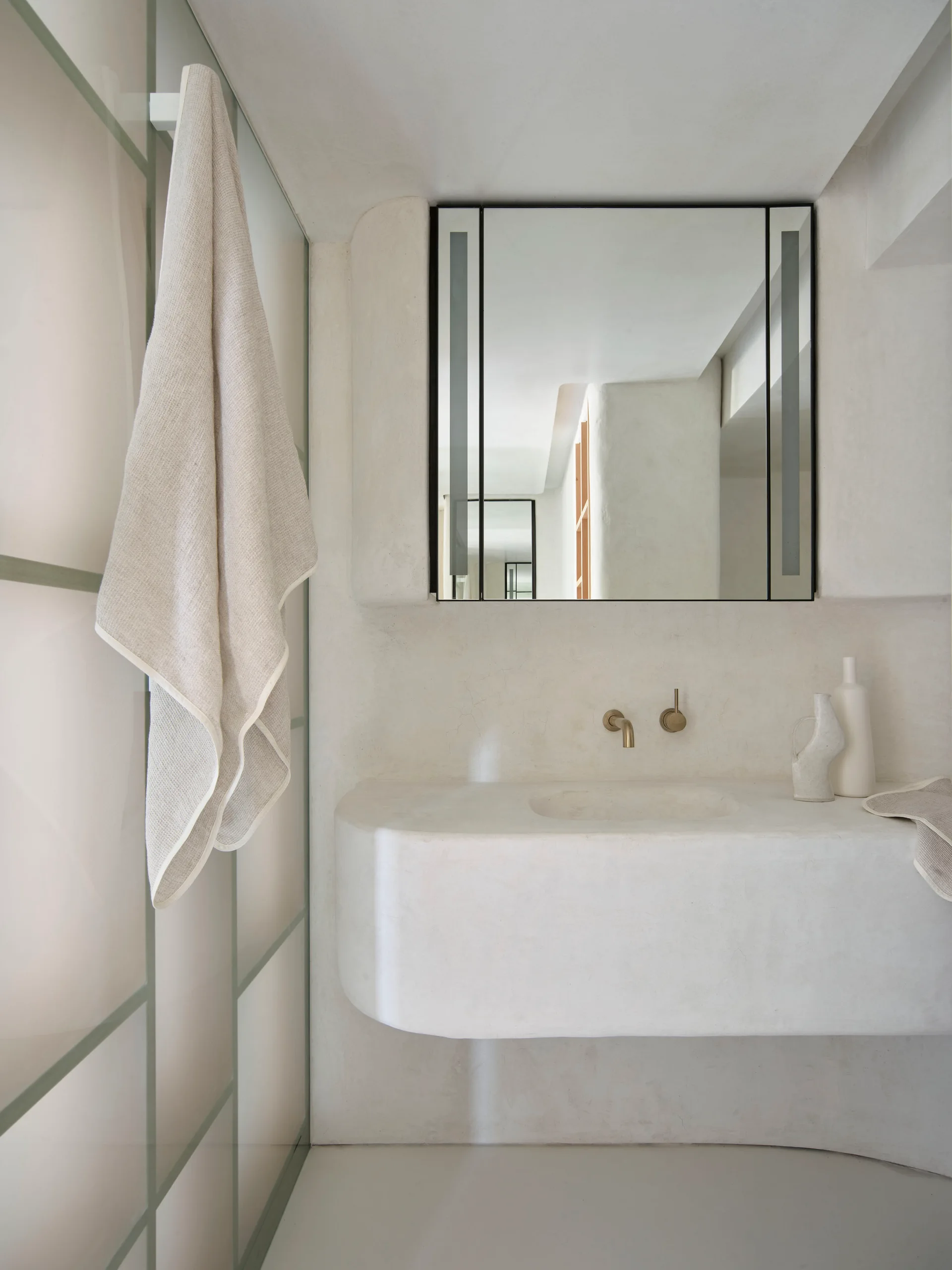 Darling Point Apartment, Studio ZAWA, Interior, Bathroom, Glass, Sink
