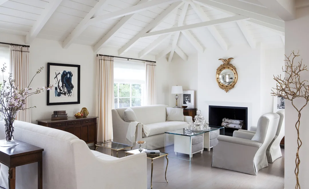 Modern living room with white vaulted ceiling&nbsp;