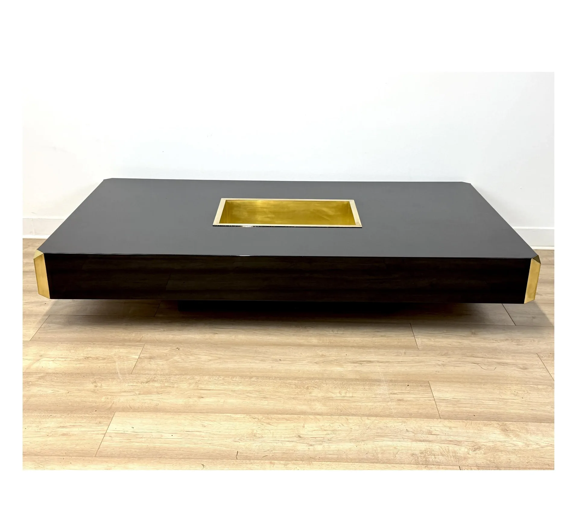 Coffee Table in the Style of Willy Rizzo – an Elegant Combination of Black and Brass