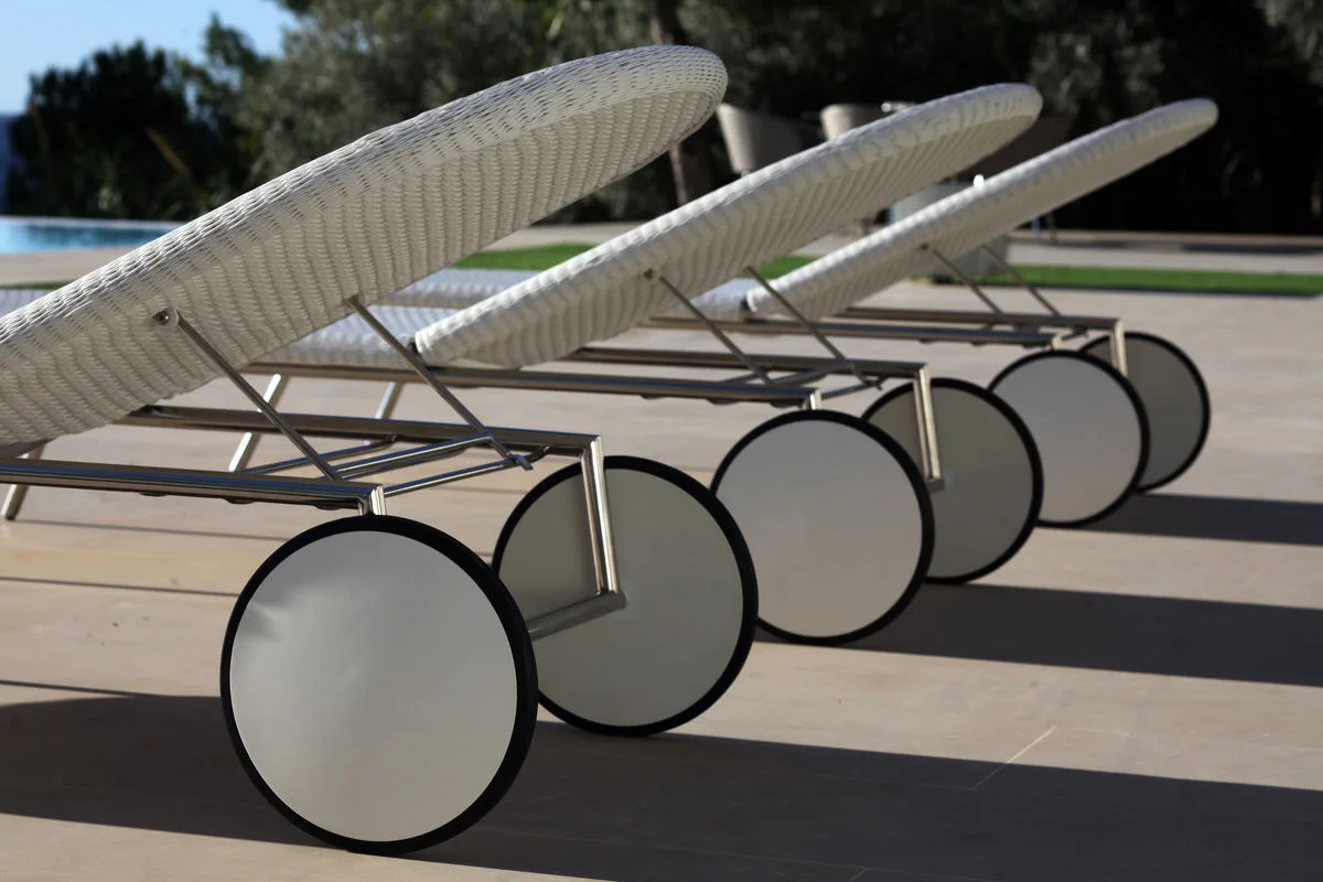 Shell Woven White Metal Sun Lounger