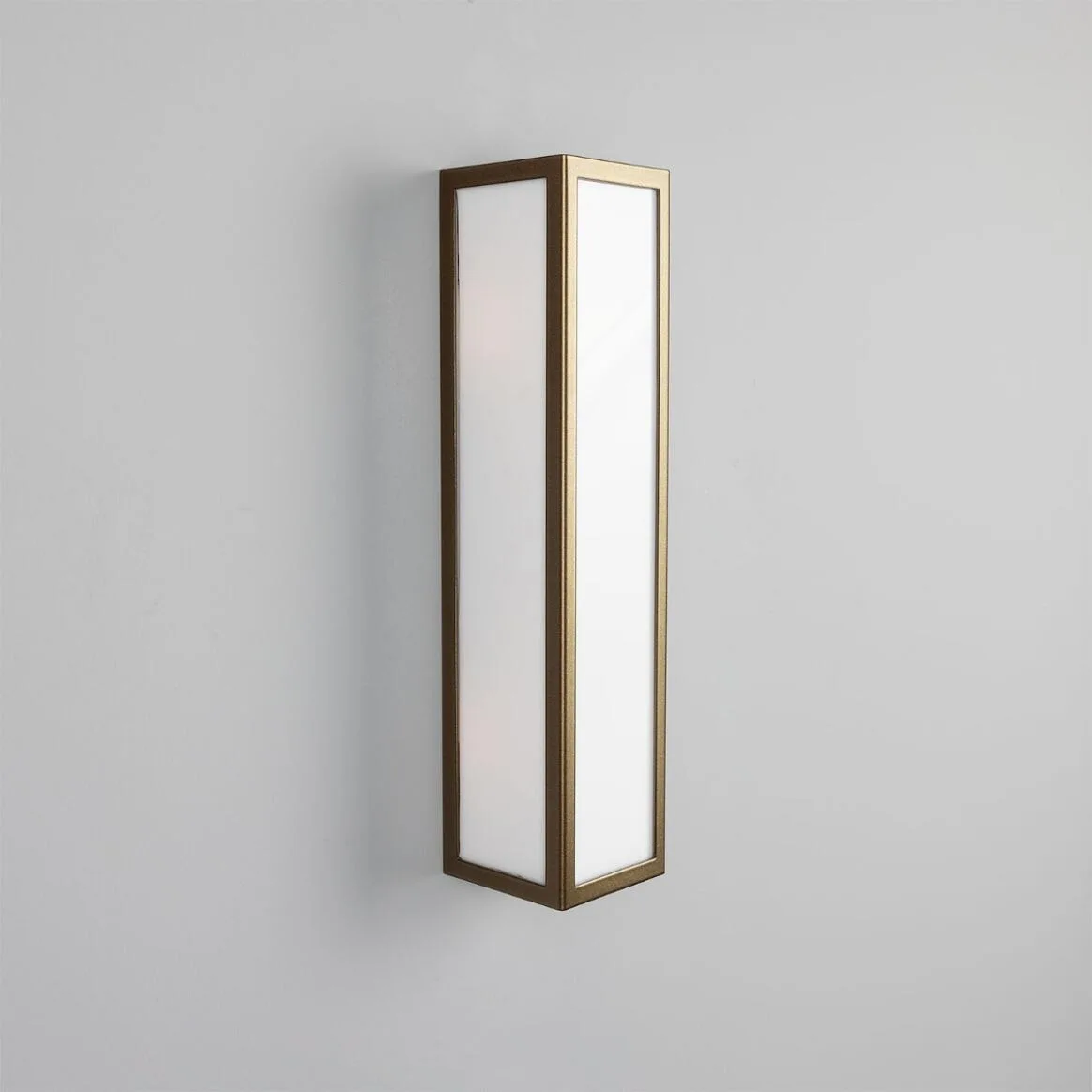 Bata Modern Rectangular Wall Sconce