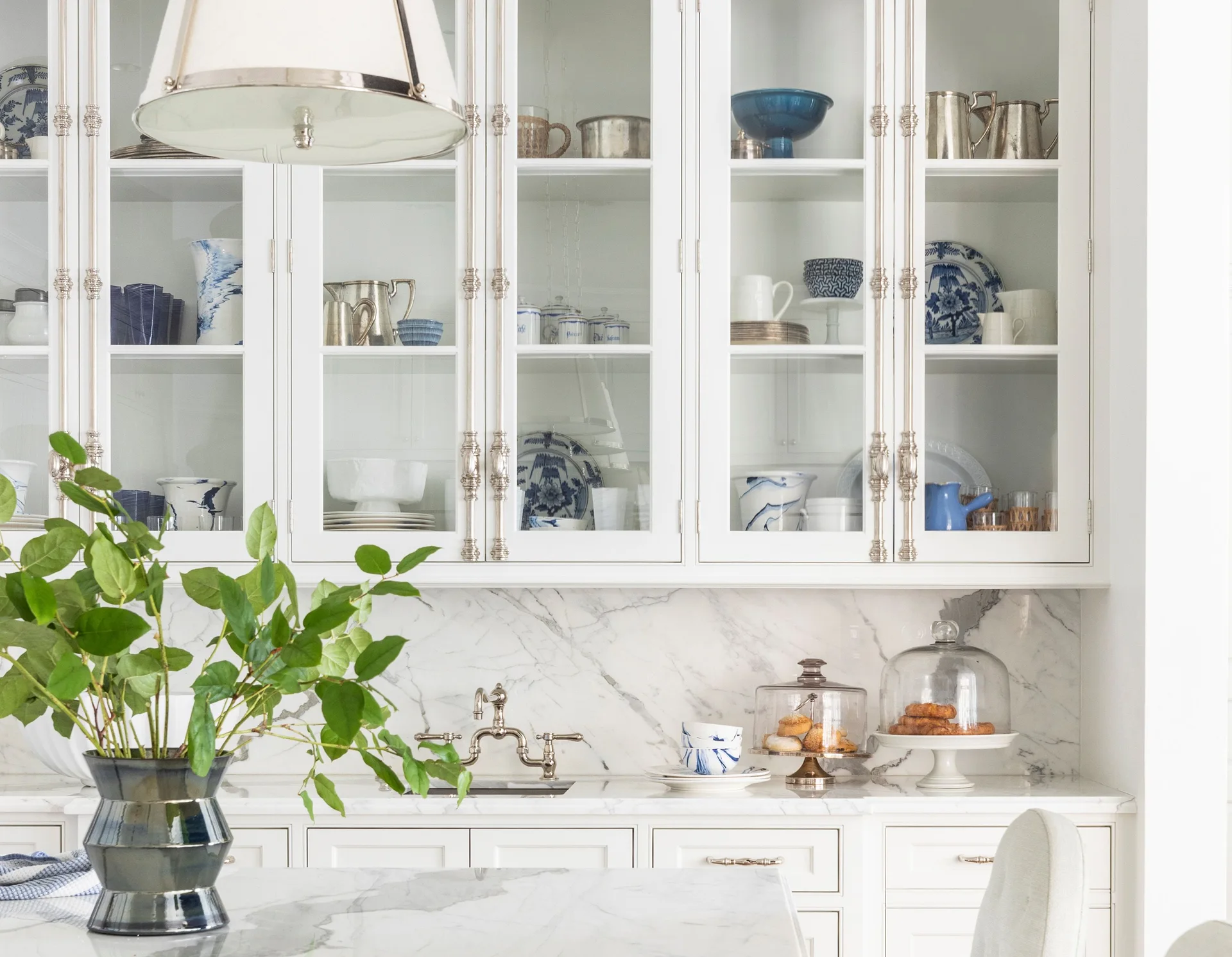 Glass-Front Kitchen Cabinets Are Back in Style