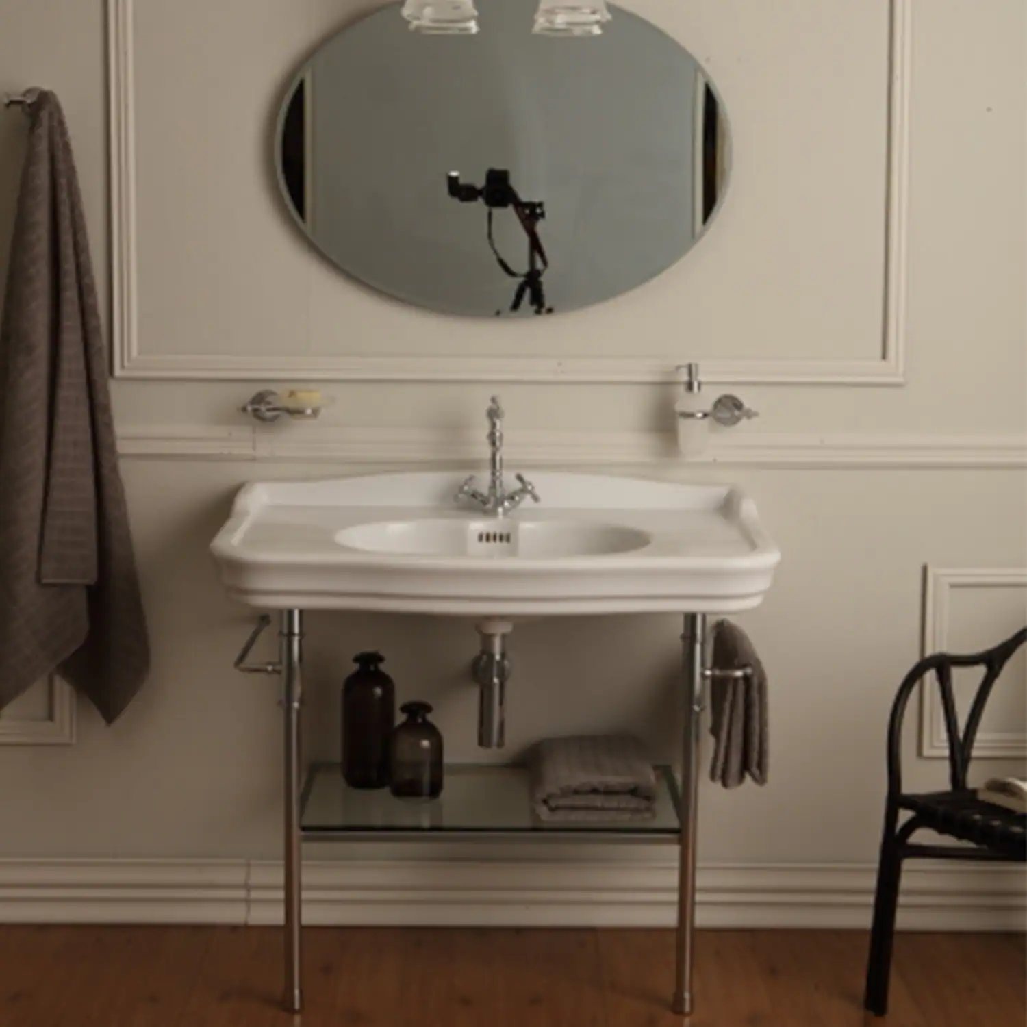 Traditional White Ceramic Console Sink