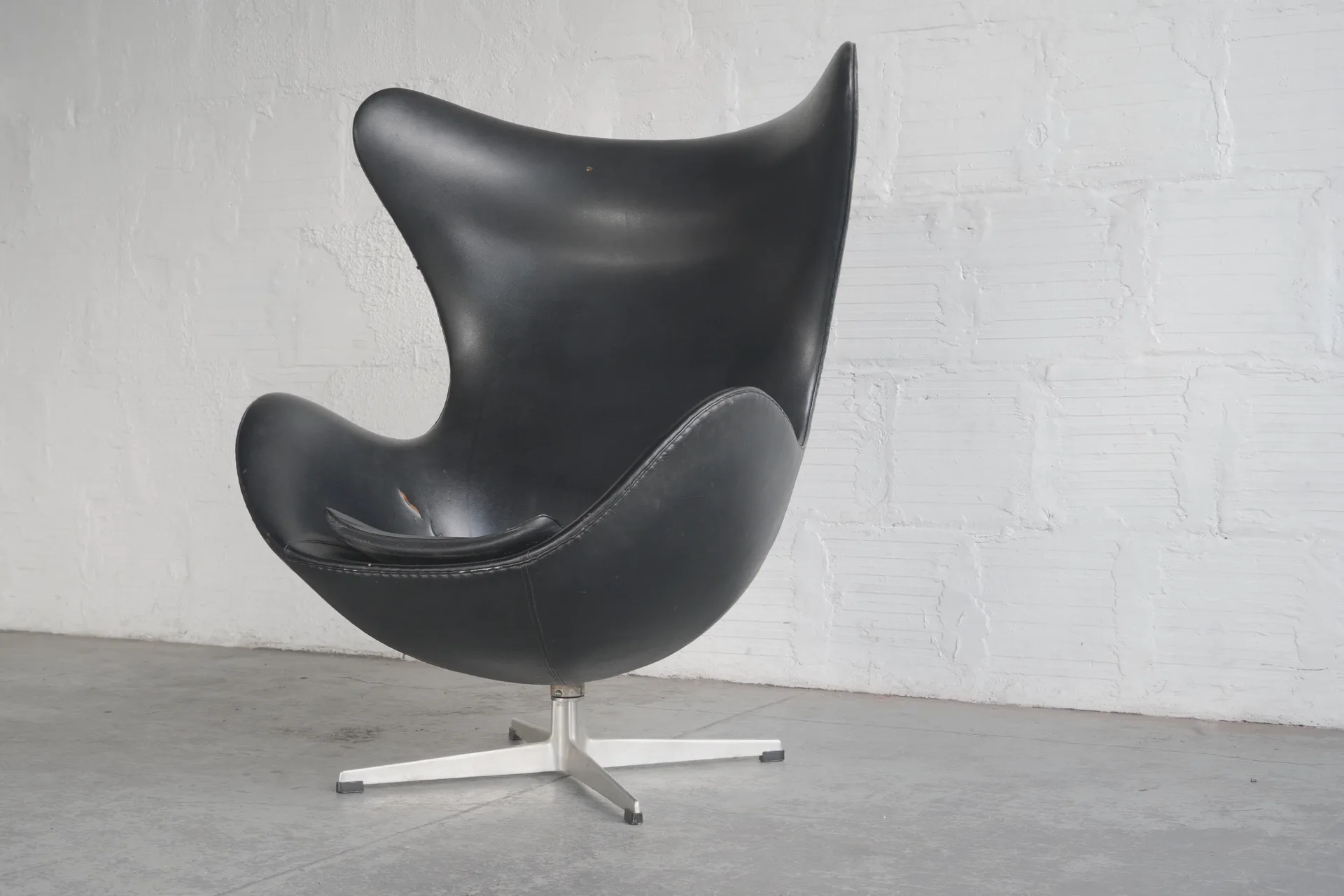 Arne Jacobsen Black Leather Egg Chair