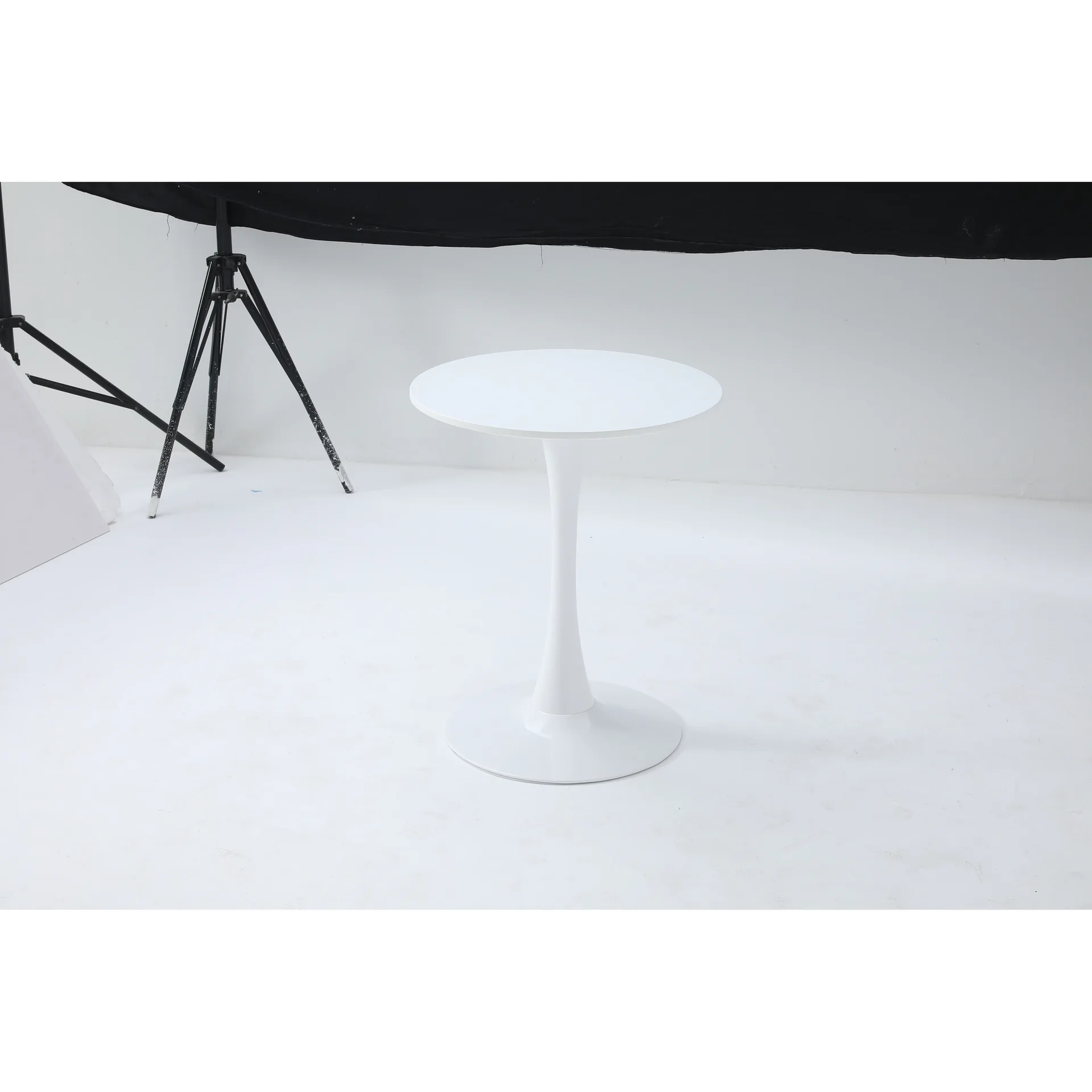 White Round Pedestal Dining Table