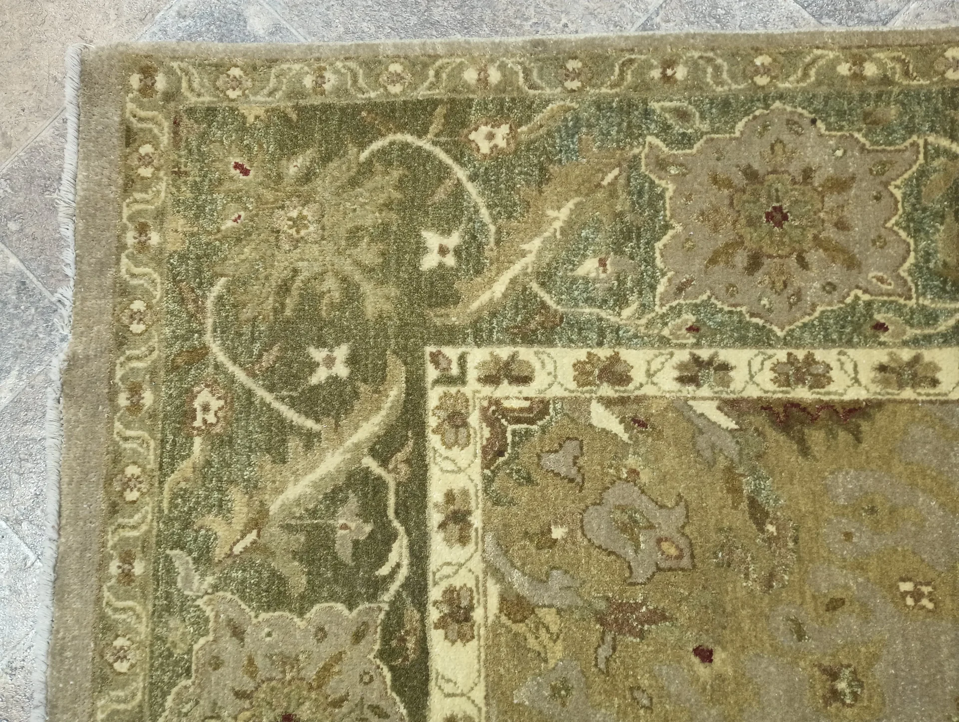 Traditional Floral Wool Area Rug