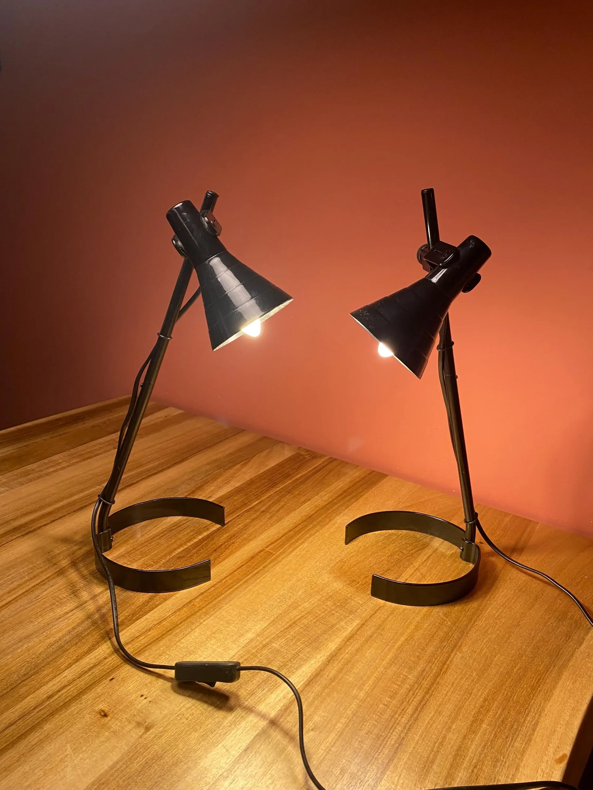 Glossy Black Metal Desk Lamp