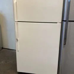 GE Top Freezer Refrigerator