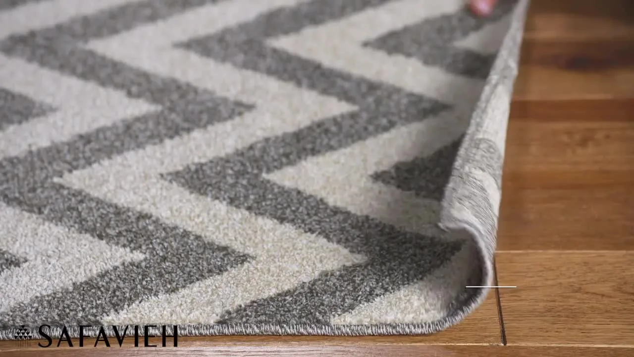 Safavieh Amherst Chevron Area Rug