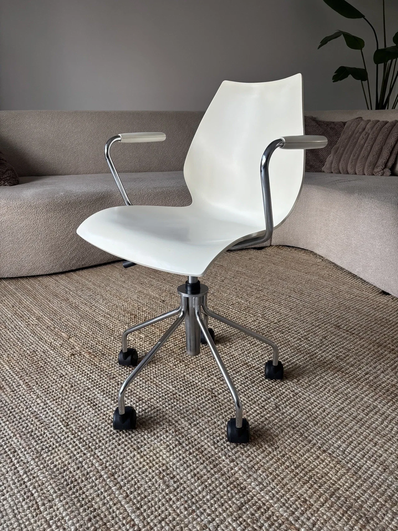 Kartell Maui White Plastic Office Chair