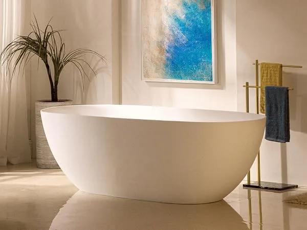 WOODBRIDGE Matte White Oval Freestanding Bathtub