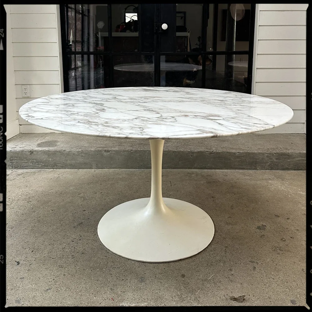 Knoll Saarinen tulip Round Marble Pedestal Dining Table