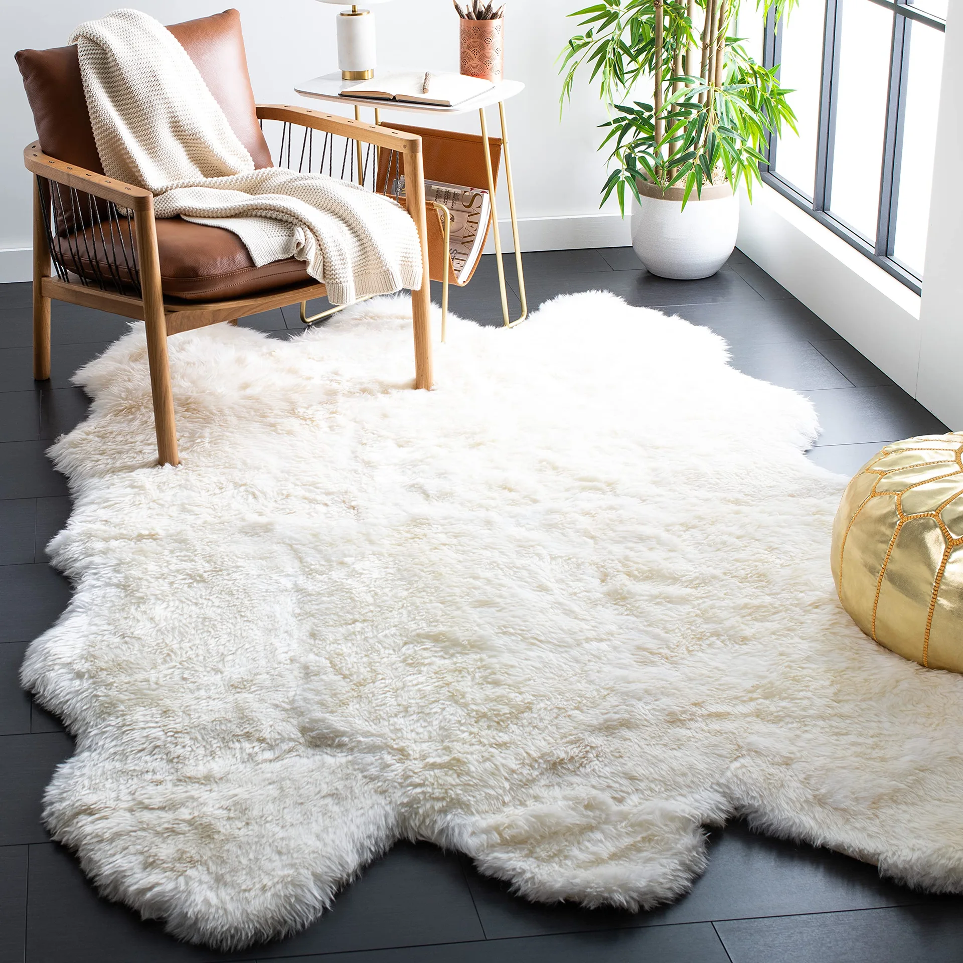 Safavieh White Sheepskin Rug
