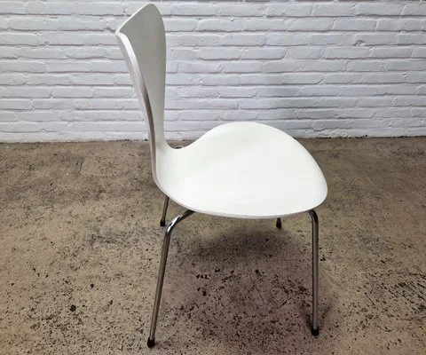 Fritz Hansen Butterfly Chair White Curved Dining Chair