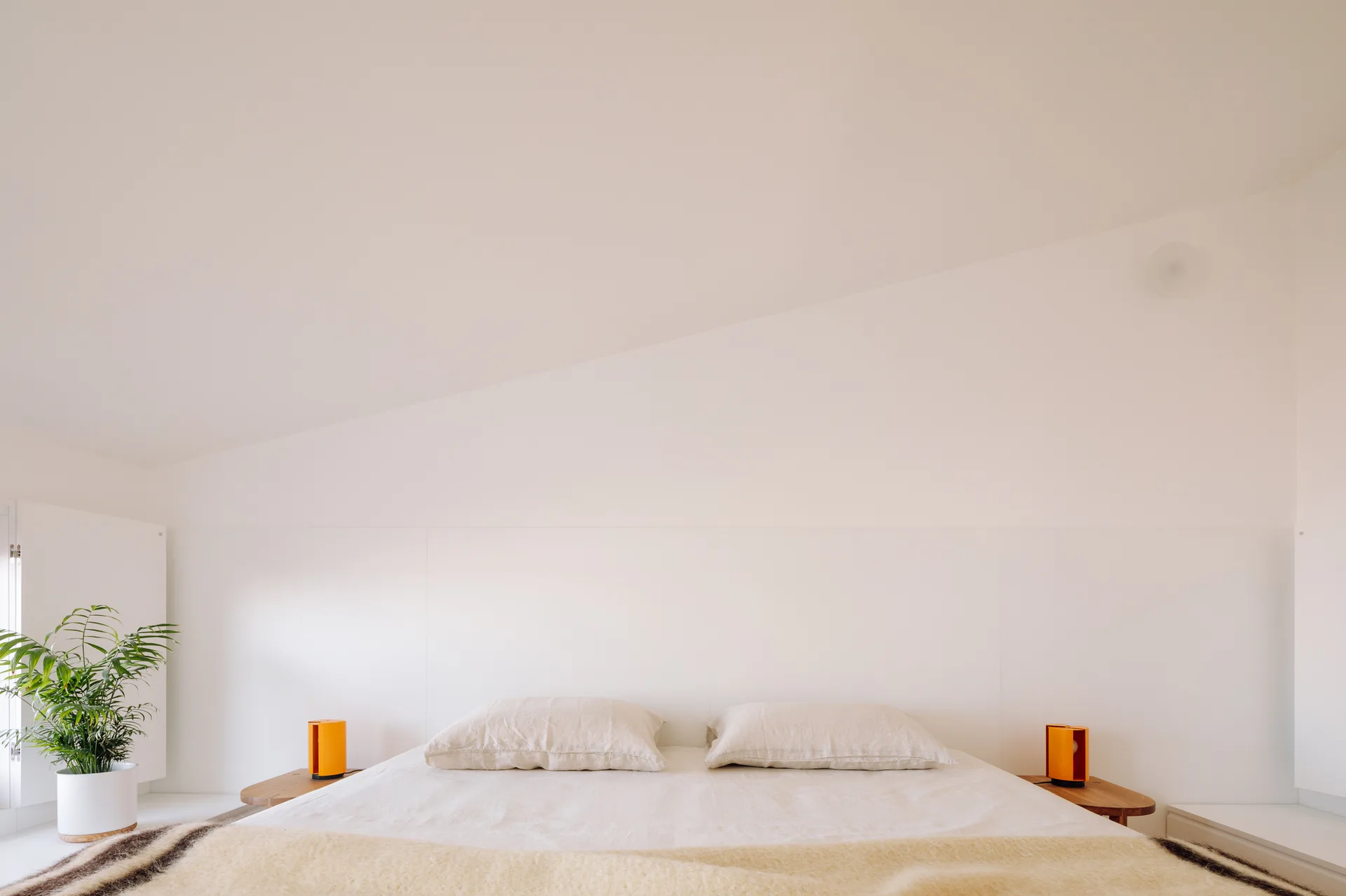 Apartment in Santa Cruz, Atelier Réalité, Interior, Bedroom, Bed