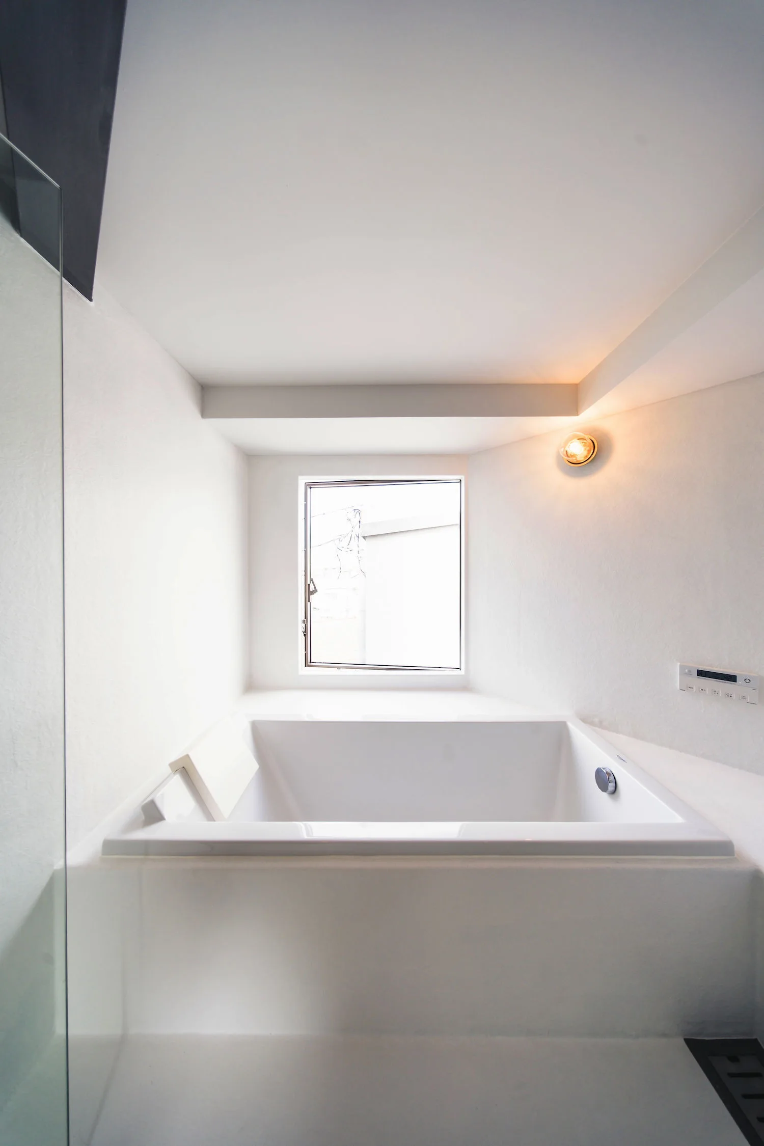 Bay Window Tower House, Takaaki Fuji + Yuko Fuji Architecture, Interior, Bathroom, Bathtub, Windows