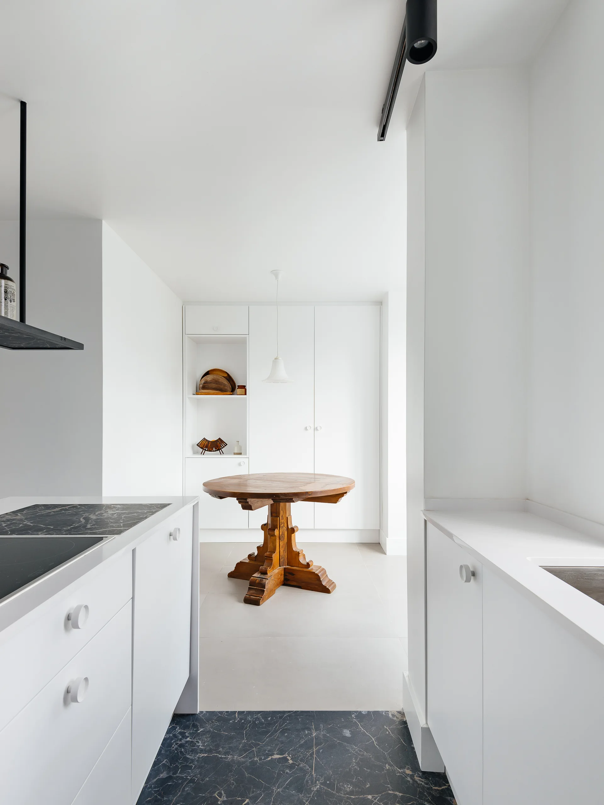 Apartment in Restelo, Atelier Pupa, Interior, Kitchen, Lighting, Sink, Countertop