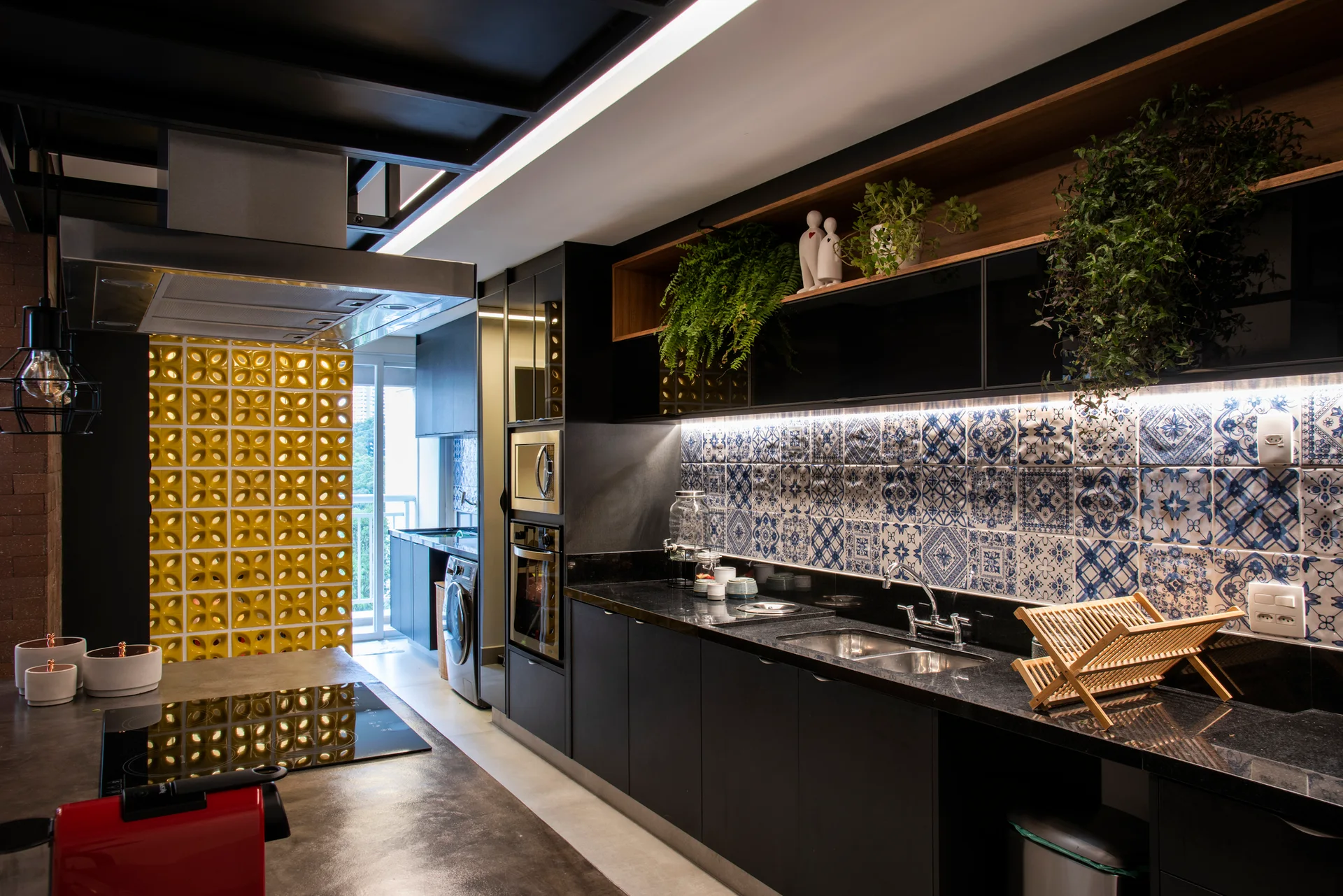 Panamby Apartment, André Ávila Arquitetura + Luis Canepa Arquitetos, Interior, Kitchen