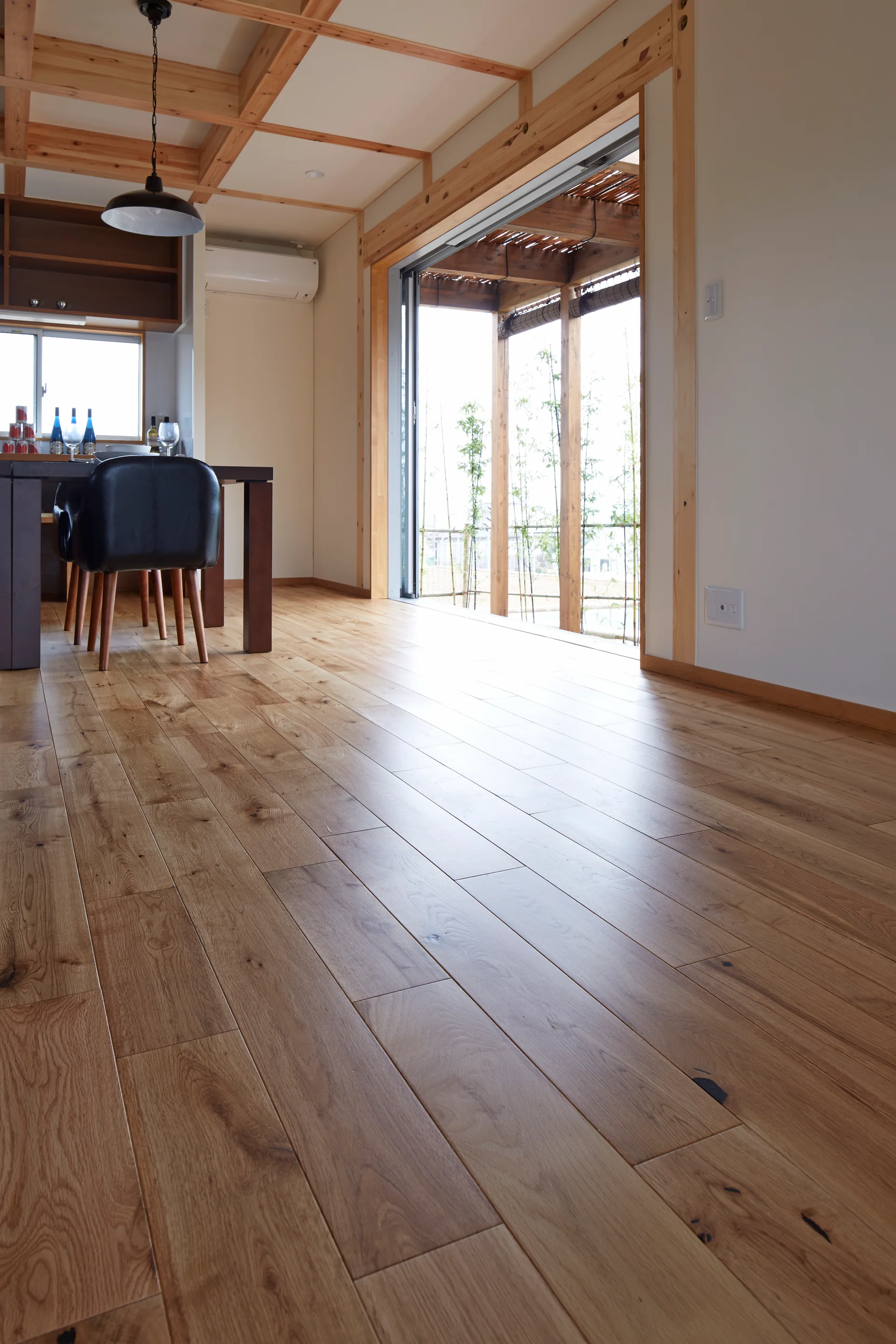 Frame House, Royal House Co., Interior, Windows, Beam