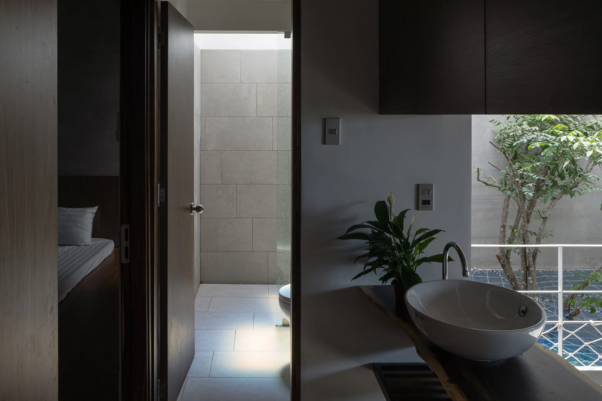 Tole House, H2, Interior, Bathroom