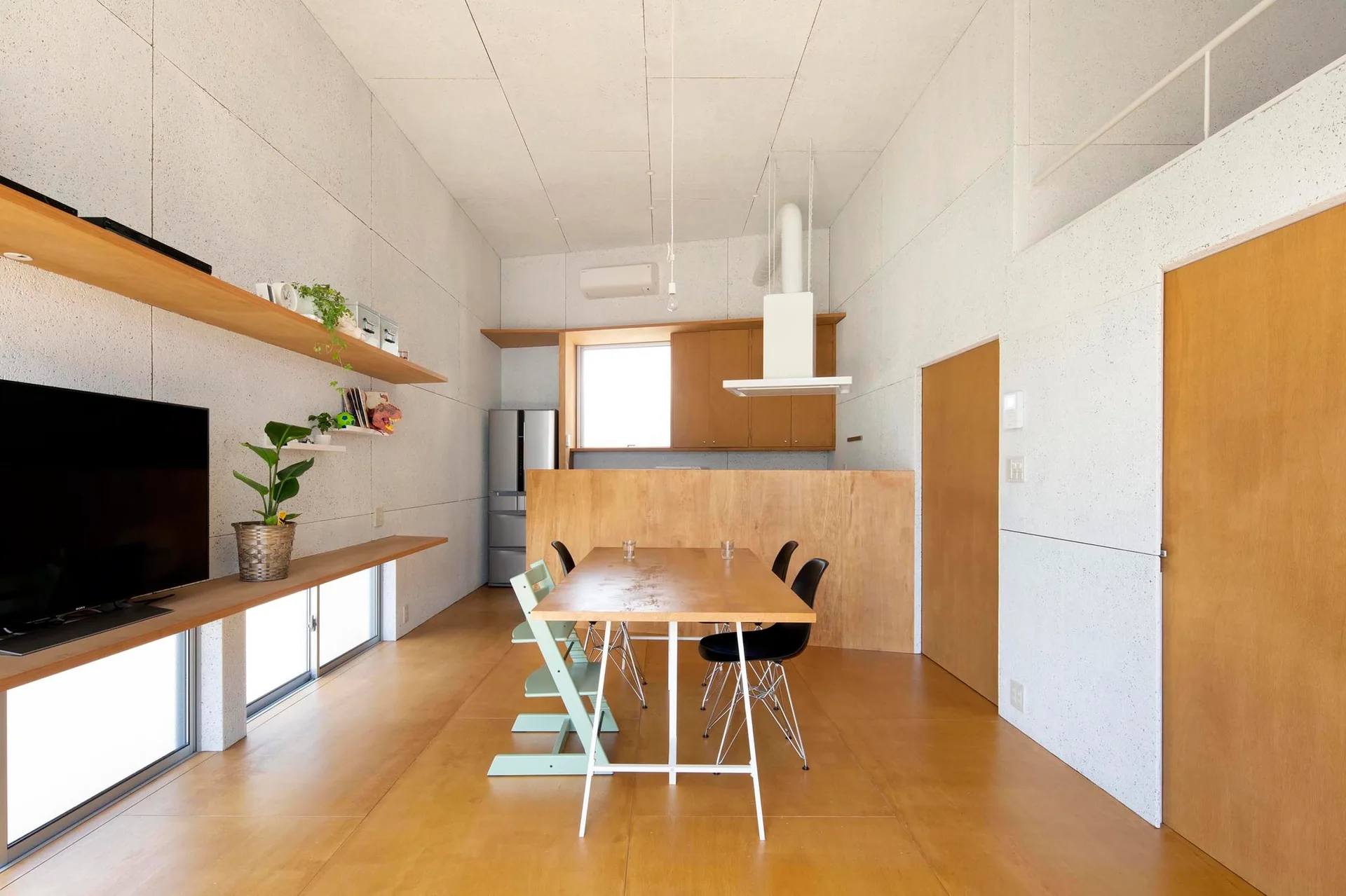 House-O, N.A.O, Interior, Table