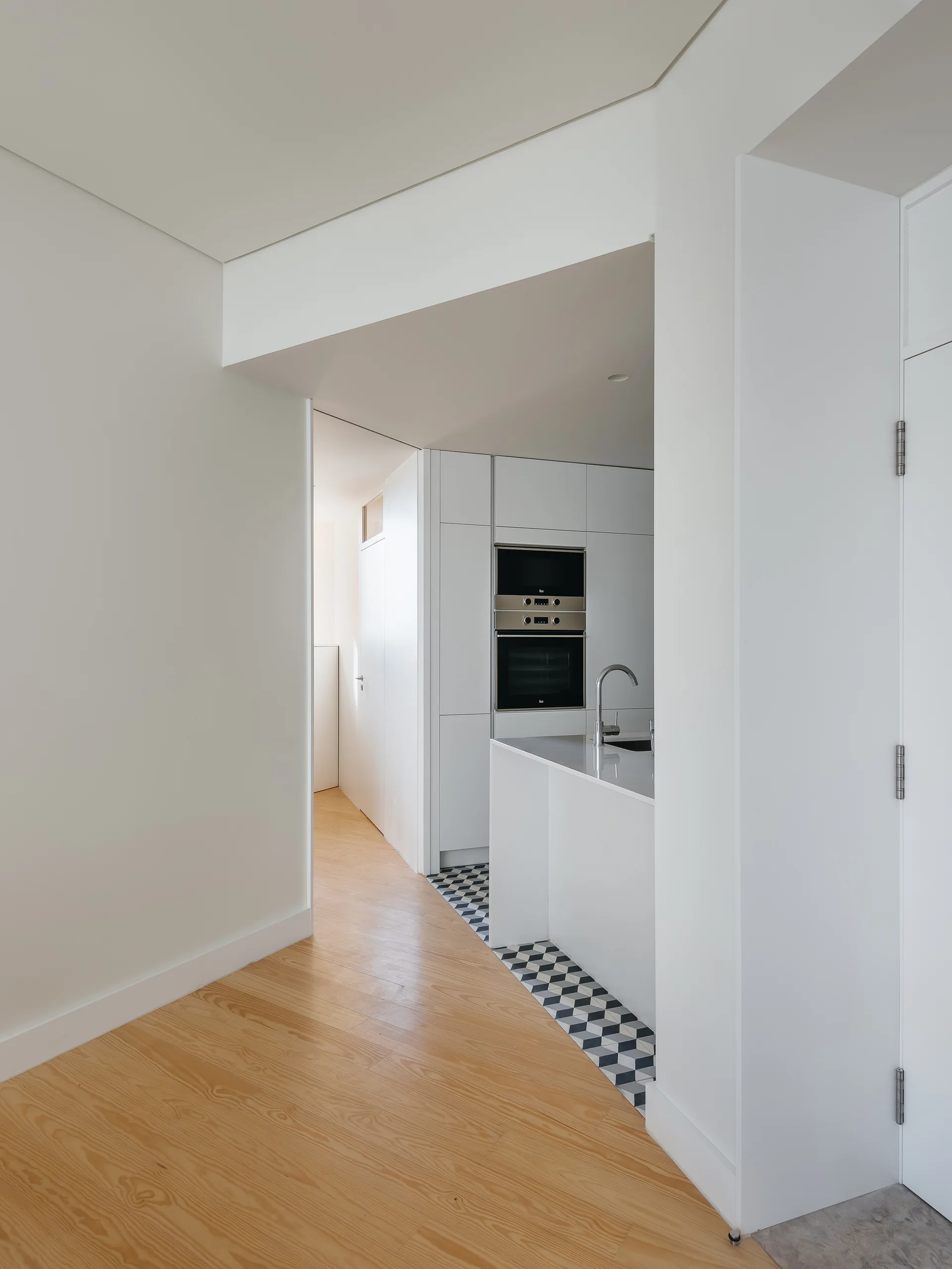 Building at Conde Redondo in Lisbon, Luisa Bebiano Arquitectura, Interior, Kitchen