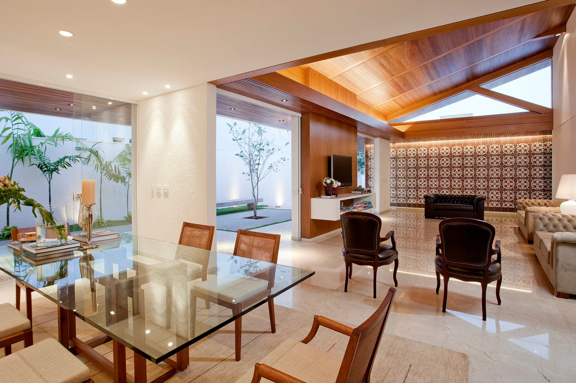 Gedda House, Mustafá Bucar Arquitetura, Table, Chair, Beam, Windows