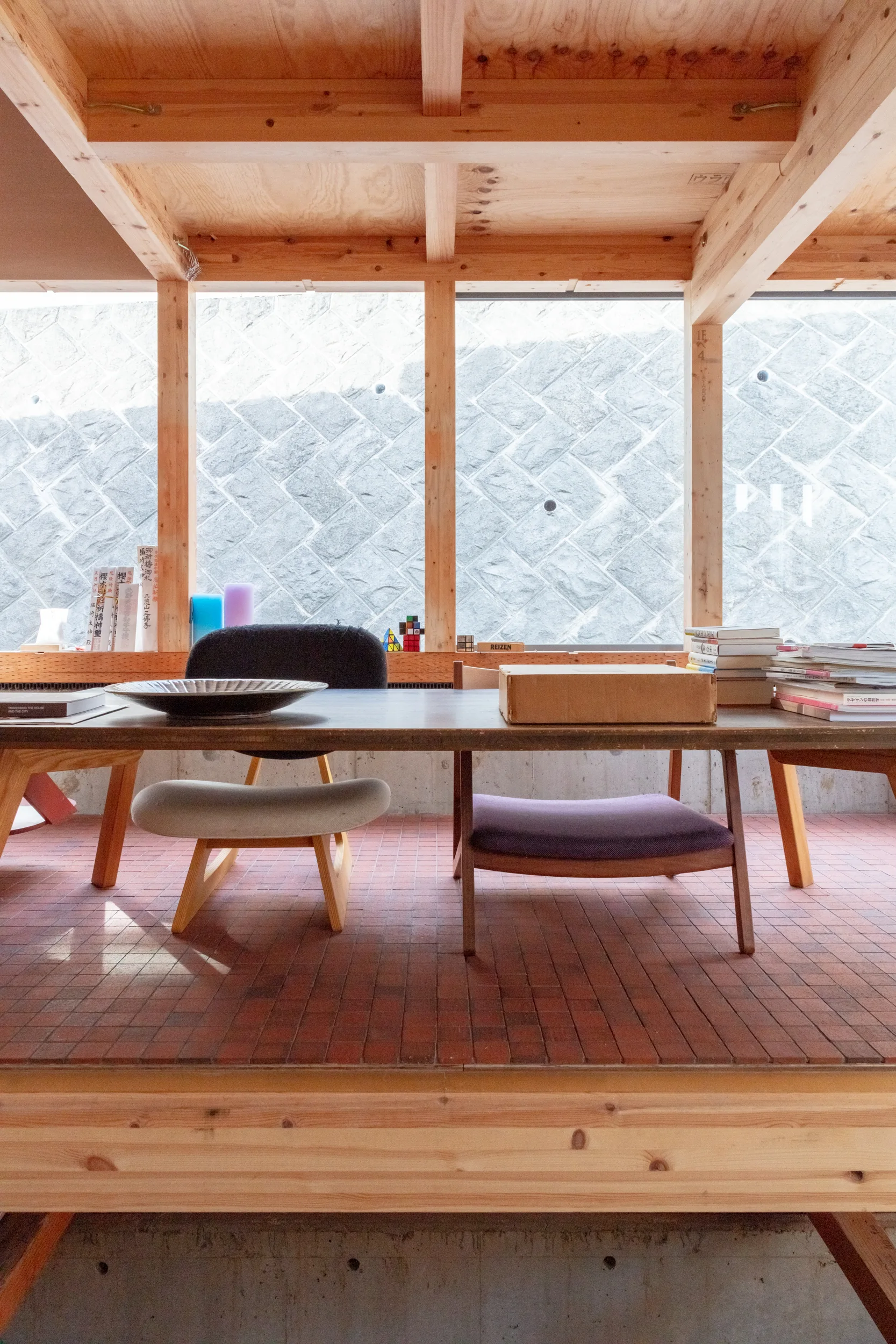 Pithouse in Kikuna, atelierco, Interior, Table, Windows, Beam