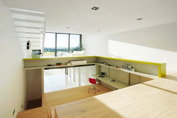 Stepped House Toward the Landscape