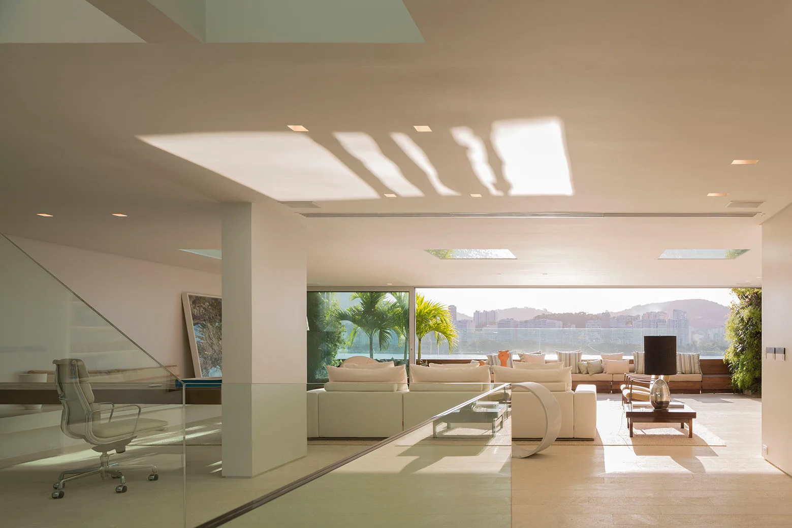 Urca Apartment, Studio Arthur Casas, Image 16 of 25