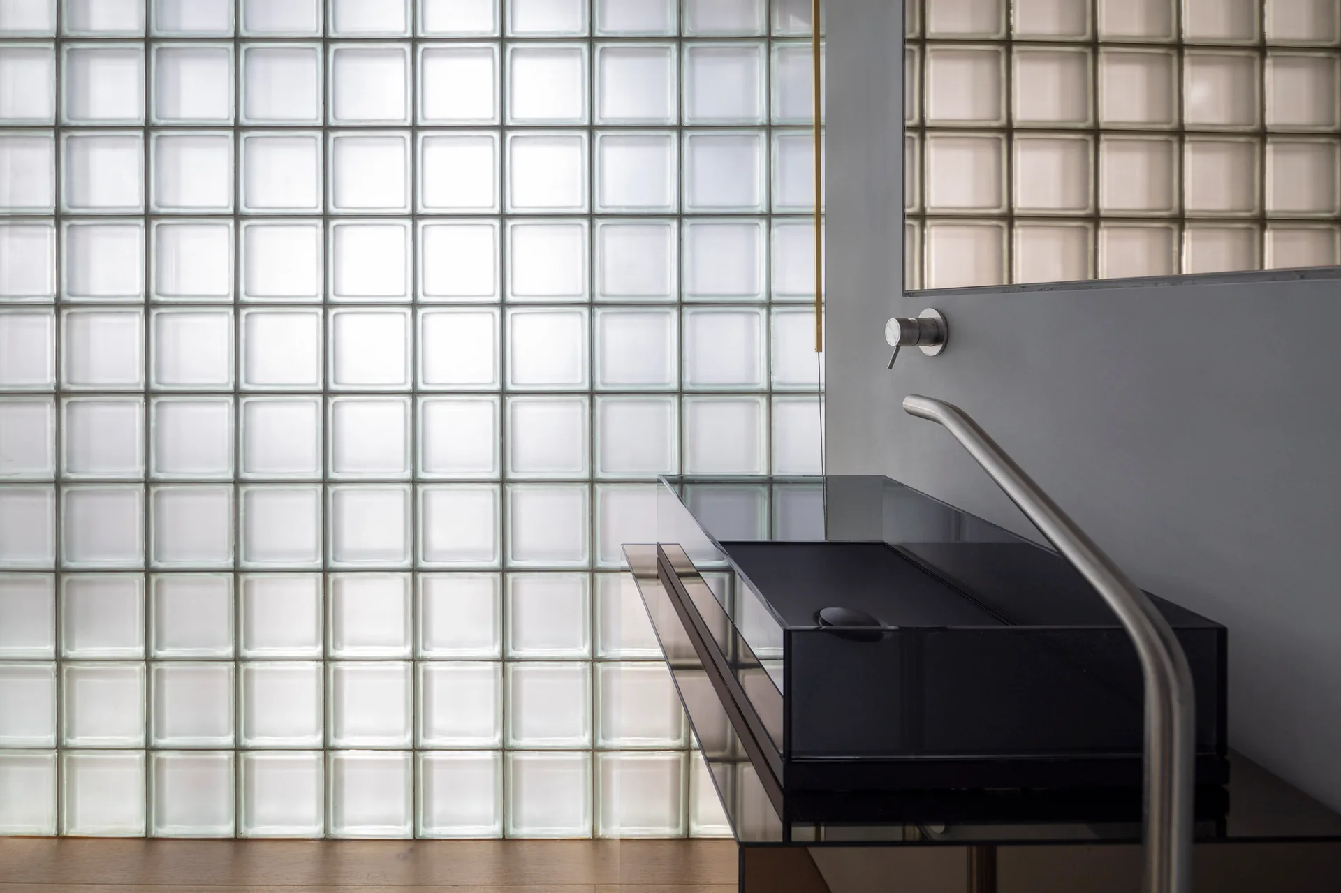 The Glass Blocks Duplex, Tal Goldsmith Fish Design Studio, Interior, Bathroom
