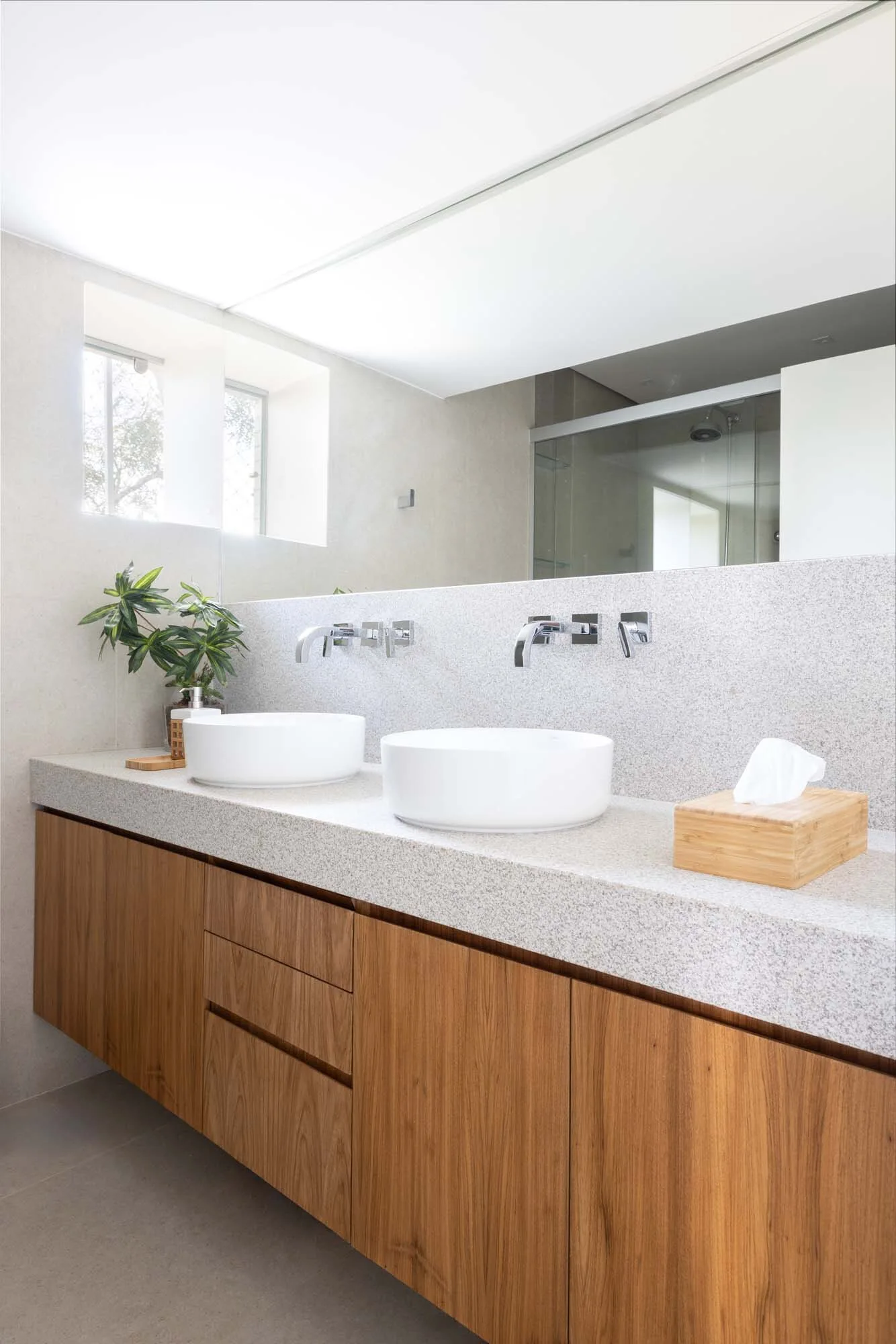 Aurora Apartment, CODA Arquitetura, Interior, Bathroom, Sink, Windows, Countertop