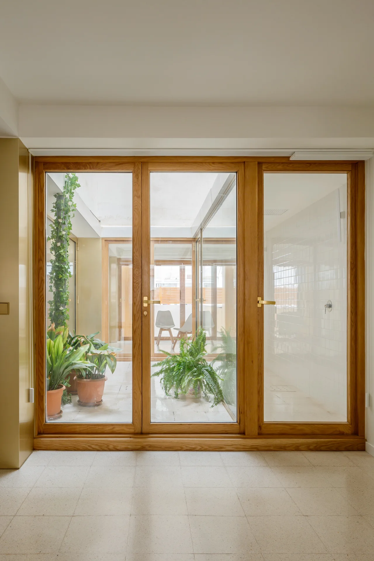 CRL House, RAUM 4142 Architecture Office + Javier Cabanes, Interior, Windows